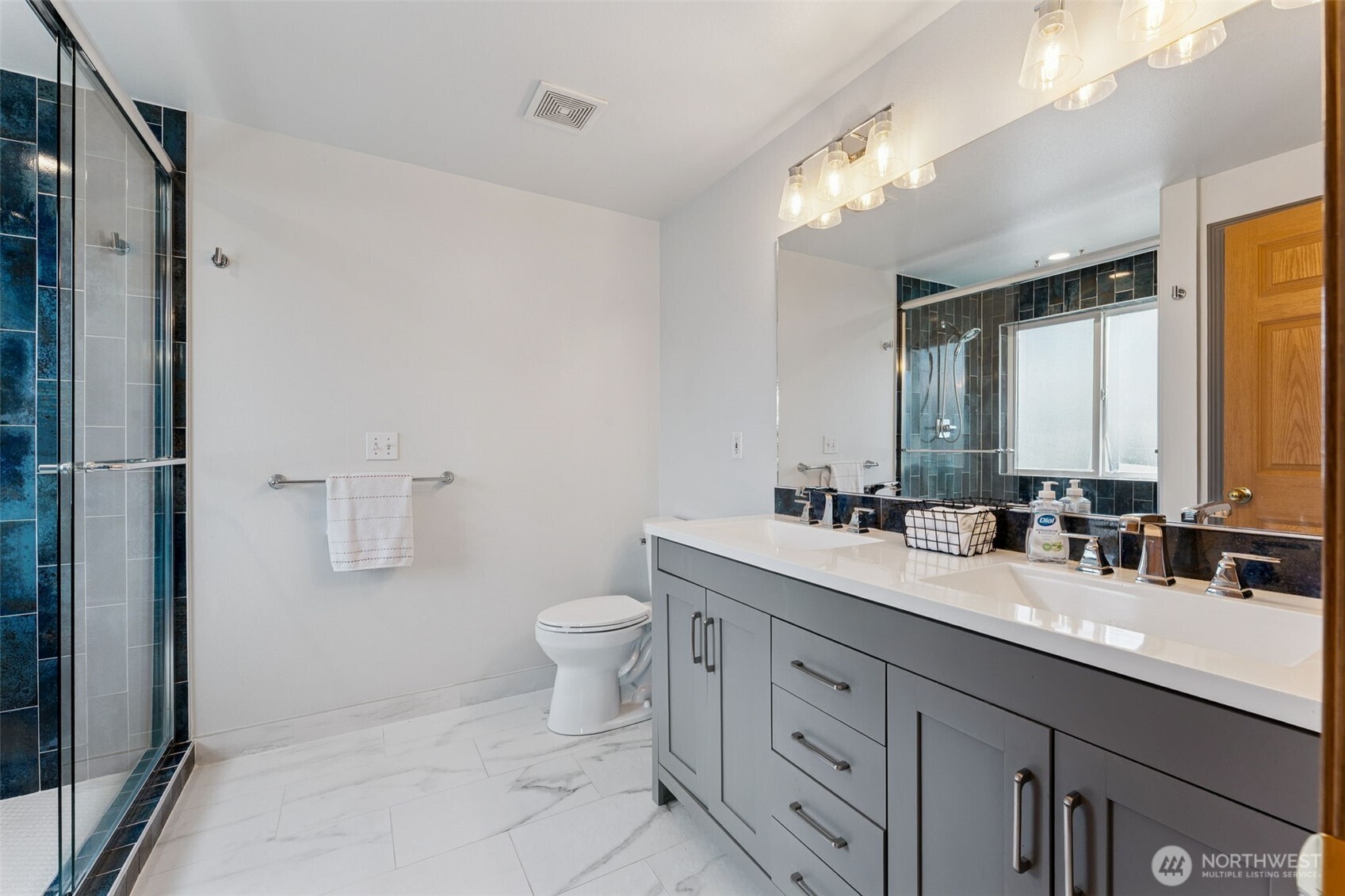 Tacoma, Washington, 98445, United States, 3 Bedrooms Bedrooms, ,2 BathroomsBathrooms,Residential,For Sale,1976537