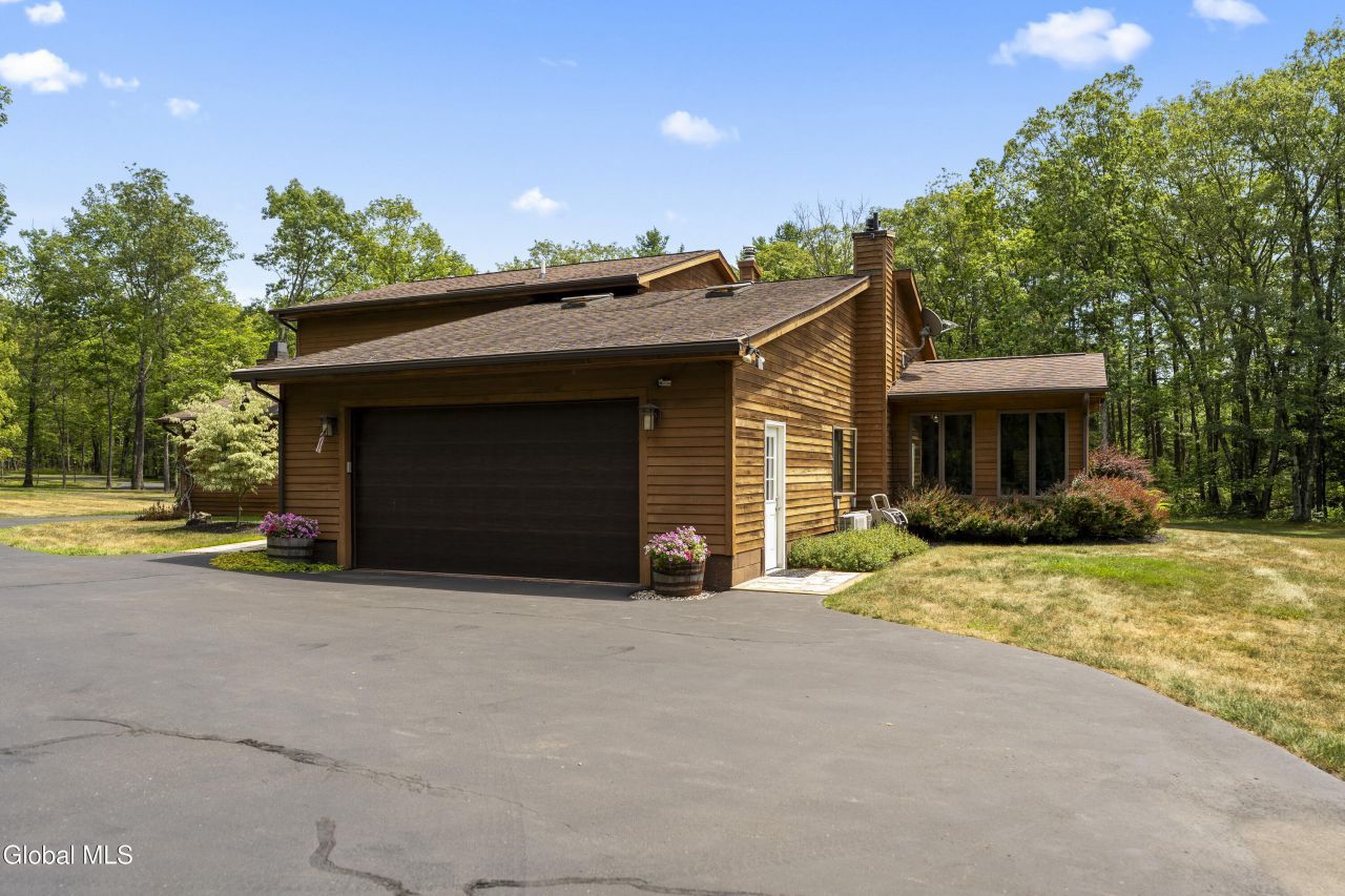 Coeymans Hollow, New York, 12046, United States, 4 Bedrooms Bedrooms, ,3 BathroomsBathrooms,Residential,For Sale,1907699