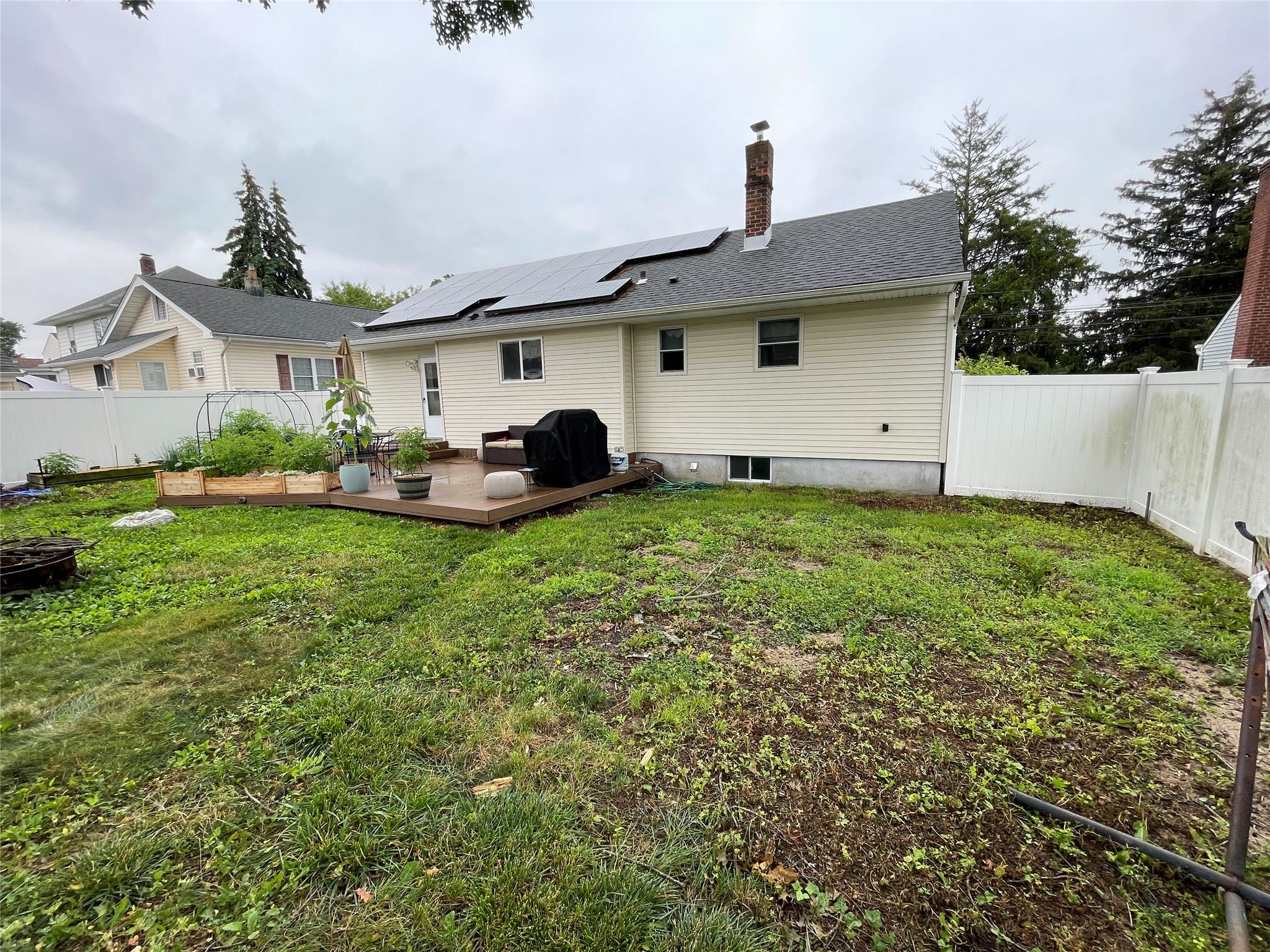 Lindenhurst, New York, 11757, United States, 3 Bedrooms Bedrooms, ,2 BathroomsBathrooms,Residential,For Sale,1920601