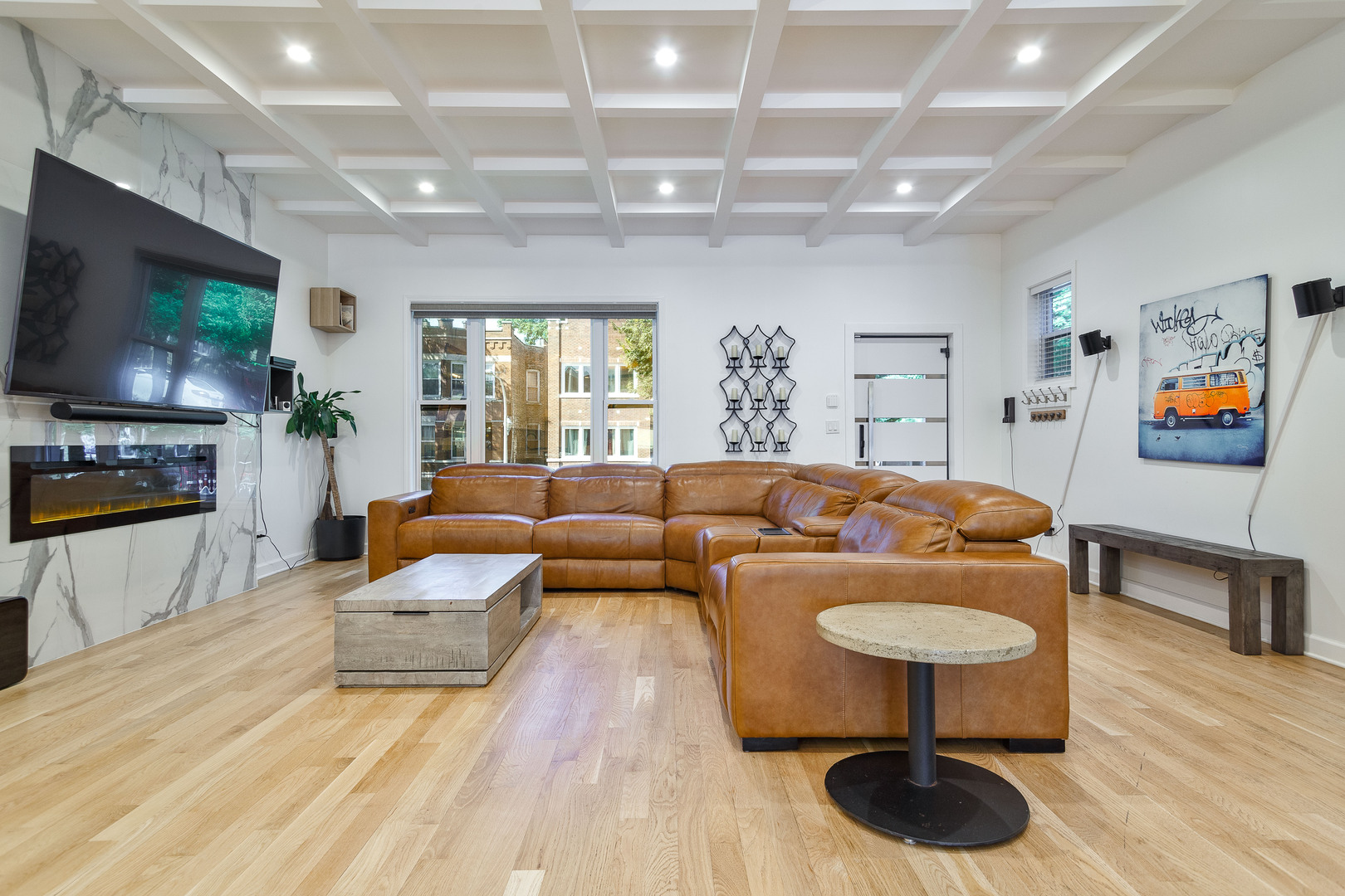 Chicago, Illinois, 60651, United States, 5 Bedrooms Bedrooms, ,6 BathroomsBathrooms,Residential,For Sale,1988146