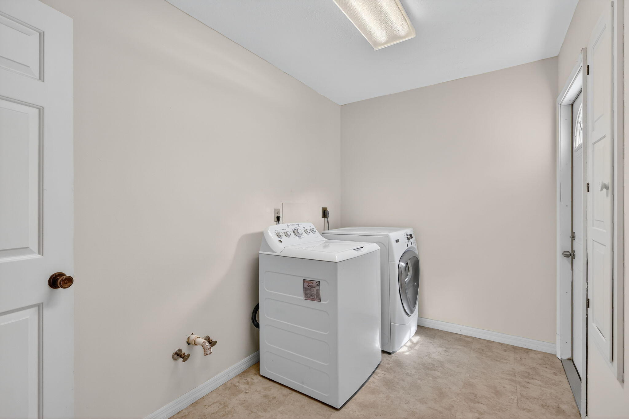 Jensen Beach, Florida, 34957, United States, 3 Bedrooms Bedrooms, ,2 BathroomsBathrooms,Residential,For Sale,1960986