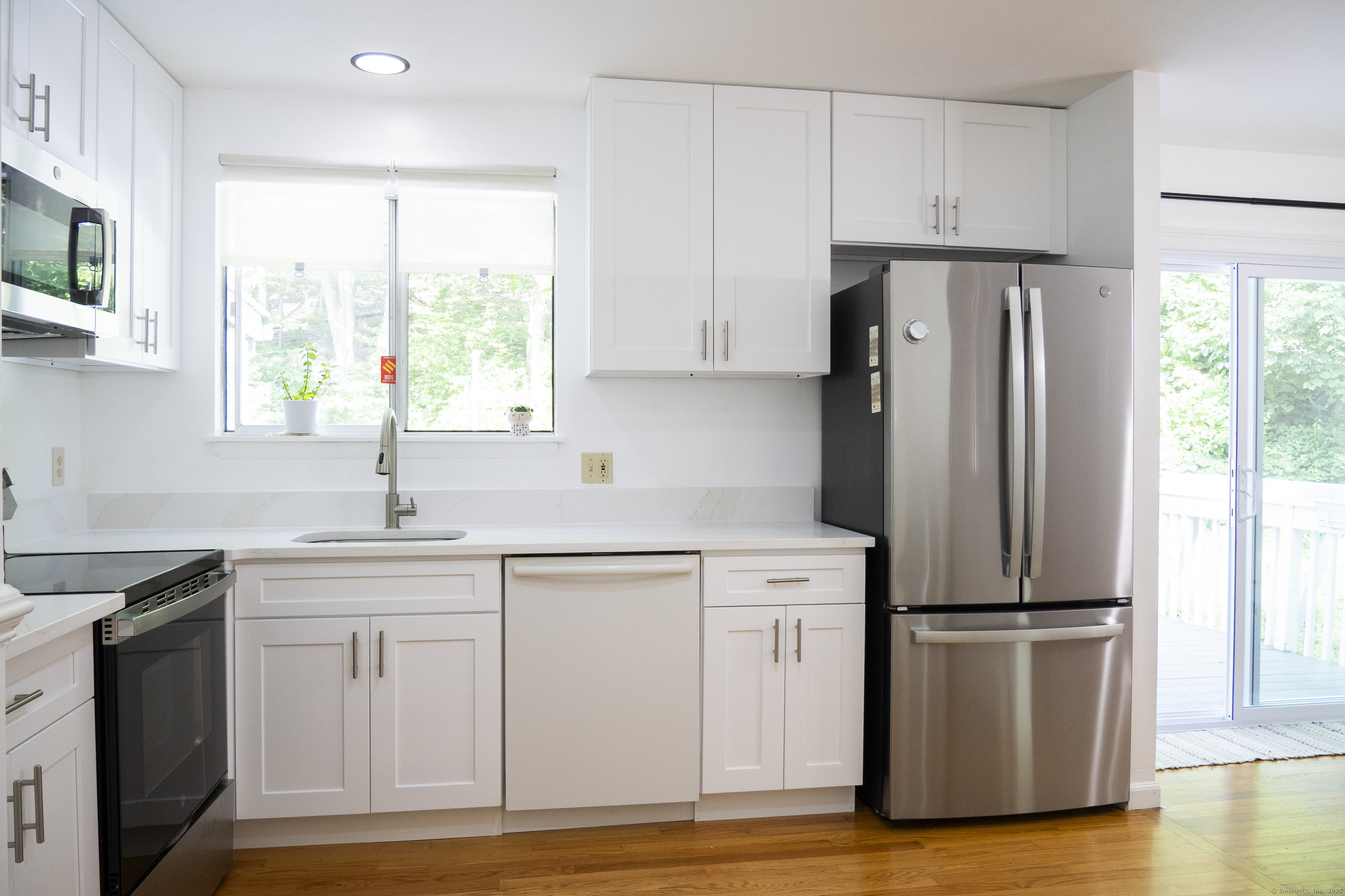 Trumbull, Connecticut, 06611, United States, 3 Bedrooms Bedrooms, ,3 BathroomsBathrooms,Residential,For Sale,1937031