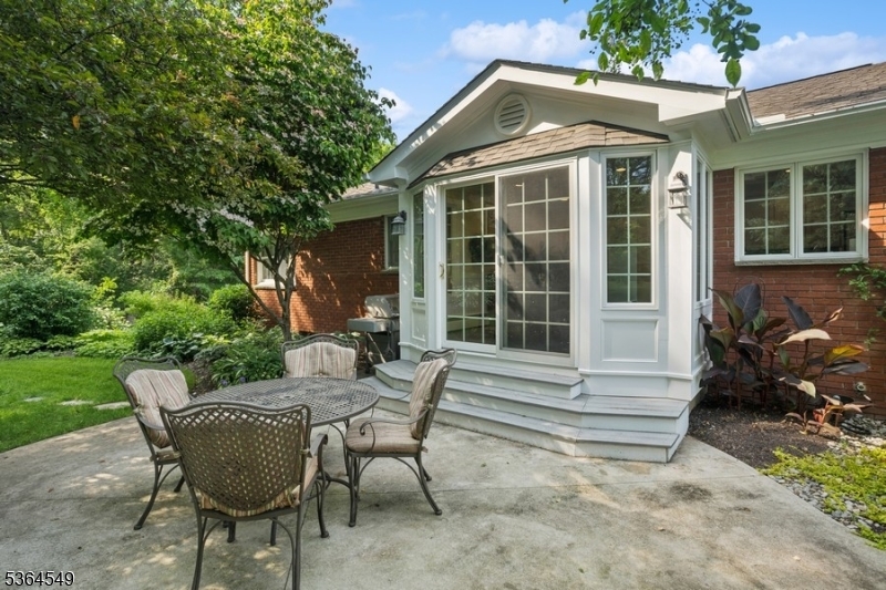 Franklin Twp., New Jersey, 08867, United States, 3 Bedrooms Bedrooms, ,2 BathroomsBathrooms,Residential,For Sale,1926340