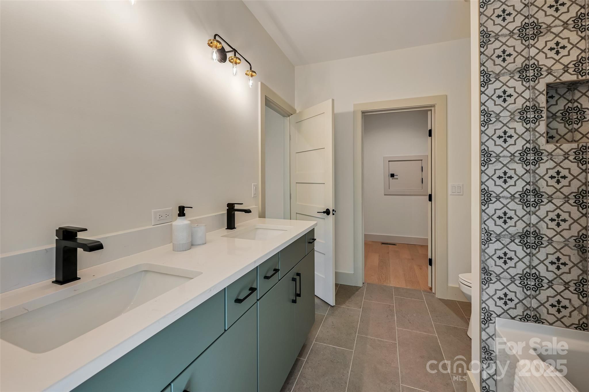 Asheville, North Carolina, 28806, United States, 4 Bedrooms Bedrooms, ,4 BathroomsBathrooms,Residential,For Sale,1837018