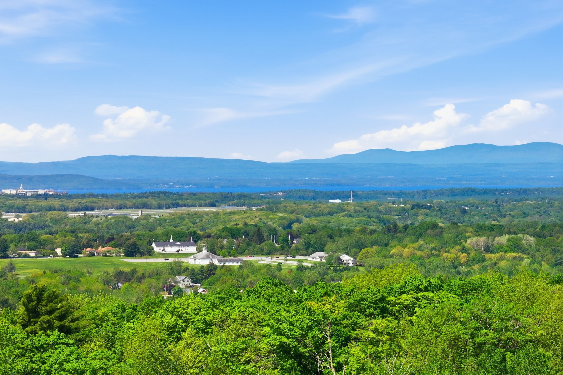  351 Ledgewood Drive - 物件實景