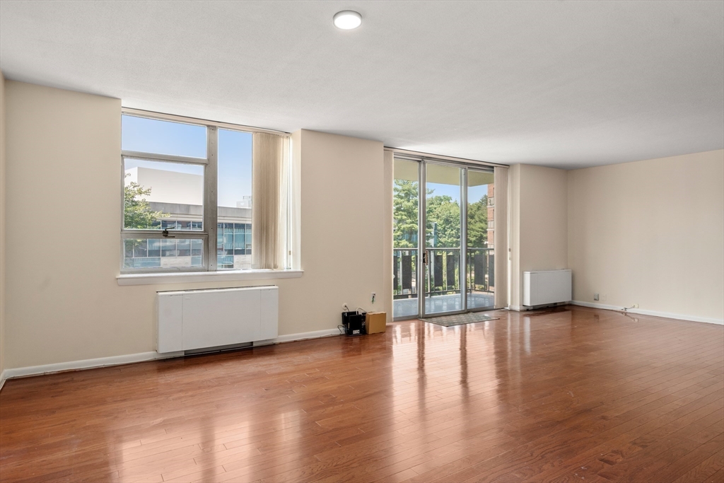 Newton, Massachusetts, 02467, United States, 2 Bedrooms Bedrooms, ,2 BathroomsBathrooms,Residential,For Sale,1906812