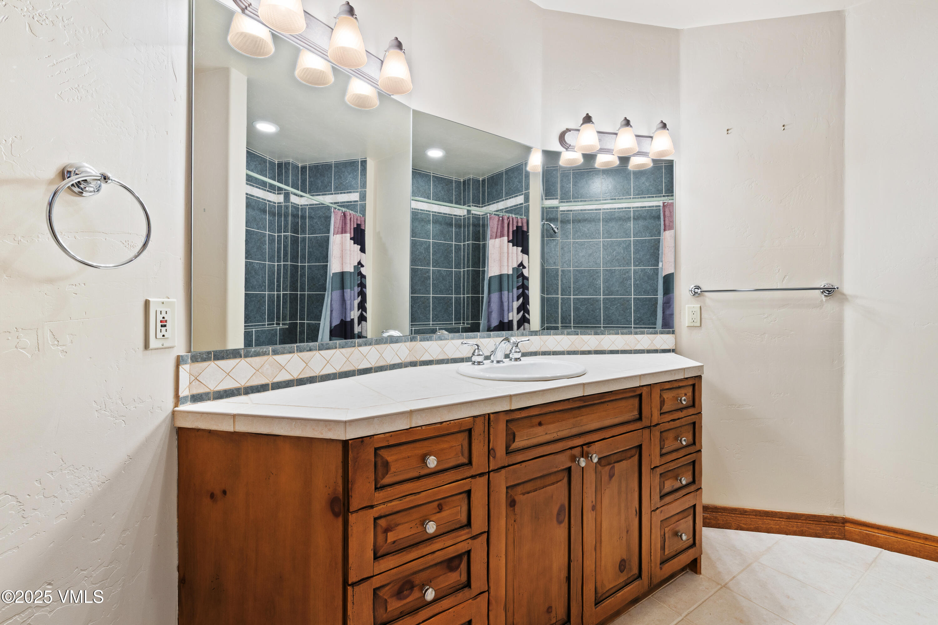 Gypsum, Colorado, 81637, United States, 6 Bedrooms Bedrooms, ,5 BathroomsBathrooms,Residential,For Sale,1987676