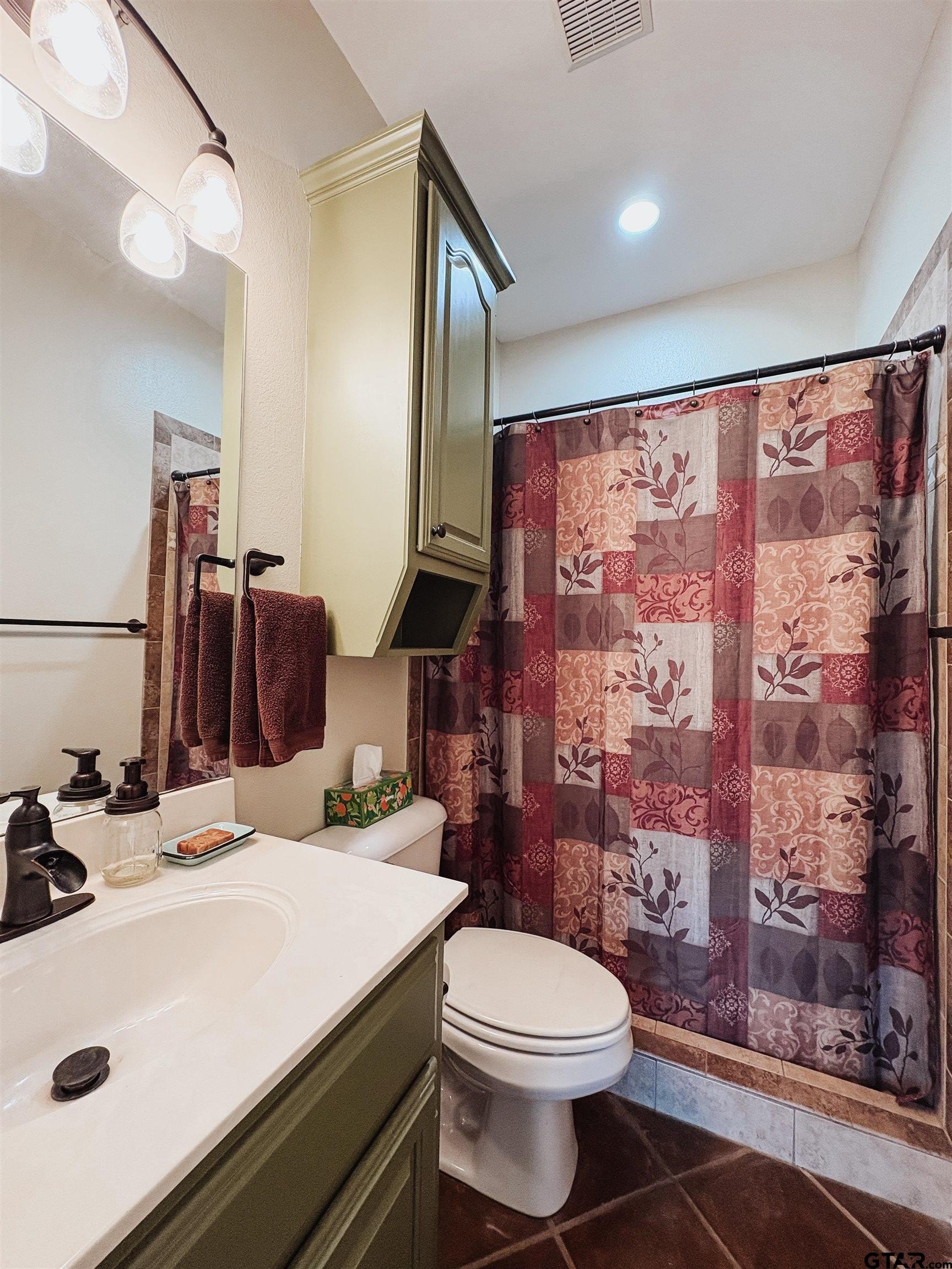 Pittsburg, Texas, 75686, United States, 4 Bedrooms Bedrooms, ,3 BathroomsBathrooms,Residential,For Sale,1900555