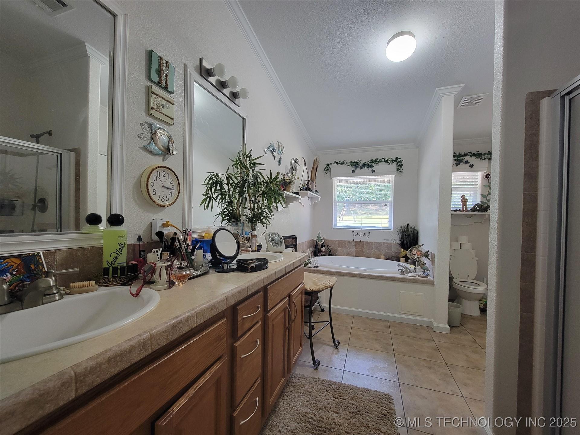 Gans, Oklahoma, 74936, United States, 4 Bedrooms Bedrooms, ,3 BathroomsBathrooms,Residential,For Sale,1981640