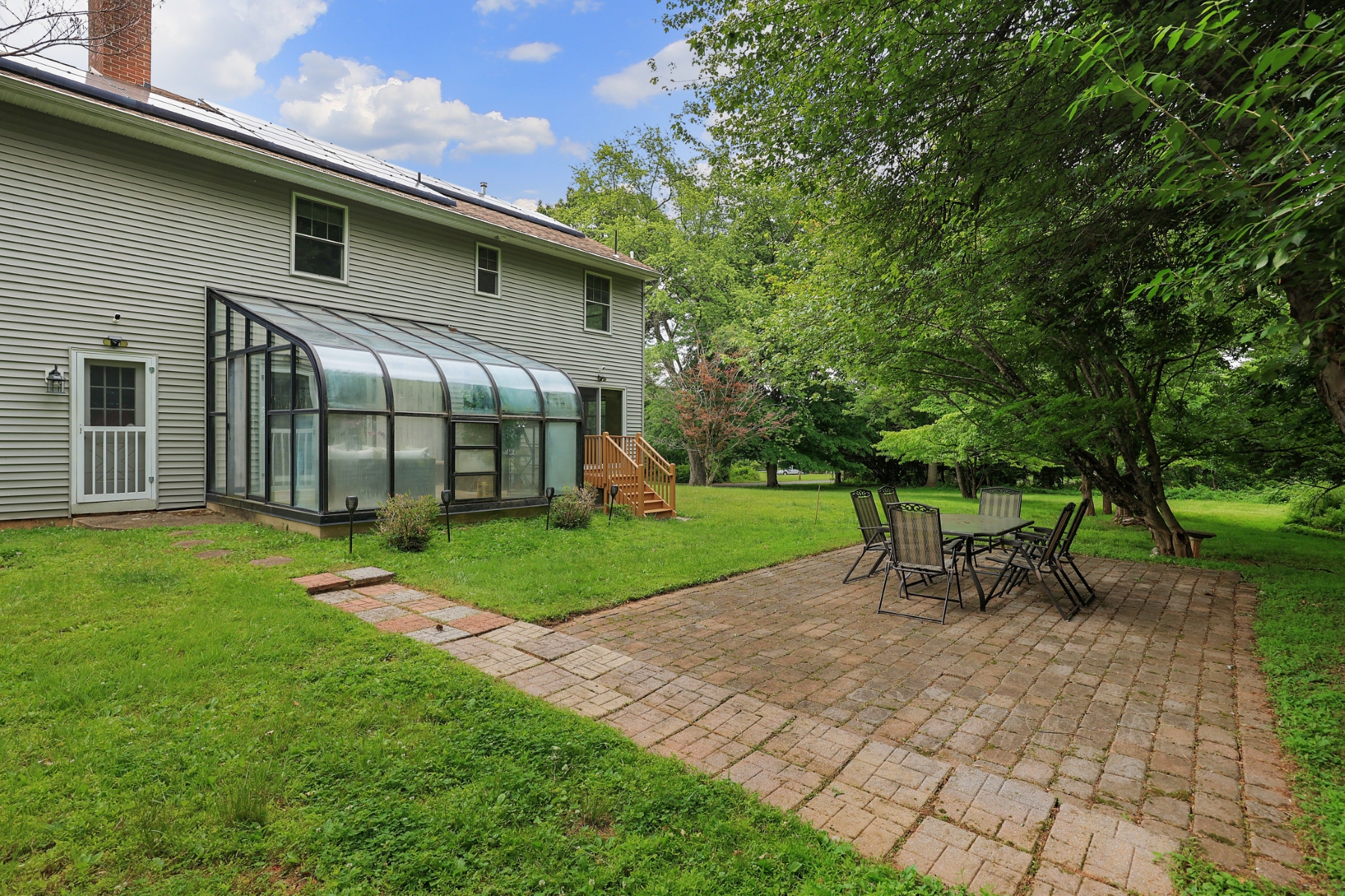  Beautifully Maintained Colonial Situated on a Quiet Cul-de-Sac - 物件實景