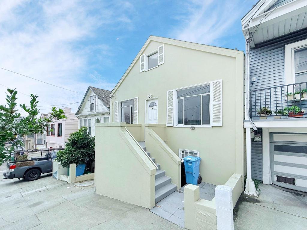 San Francisco, California, 94112, United States, 2 Bedrooms Bedrooms, ,1 BathroomBathrooms,Residential,For Sale,1924457