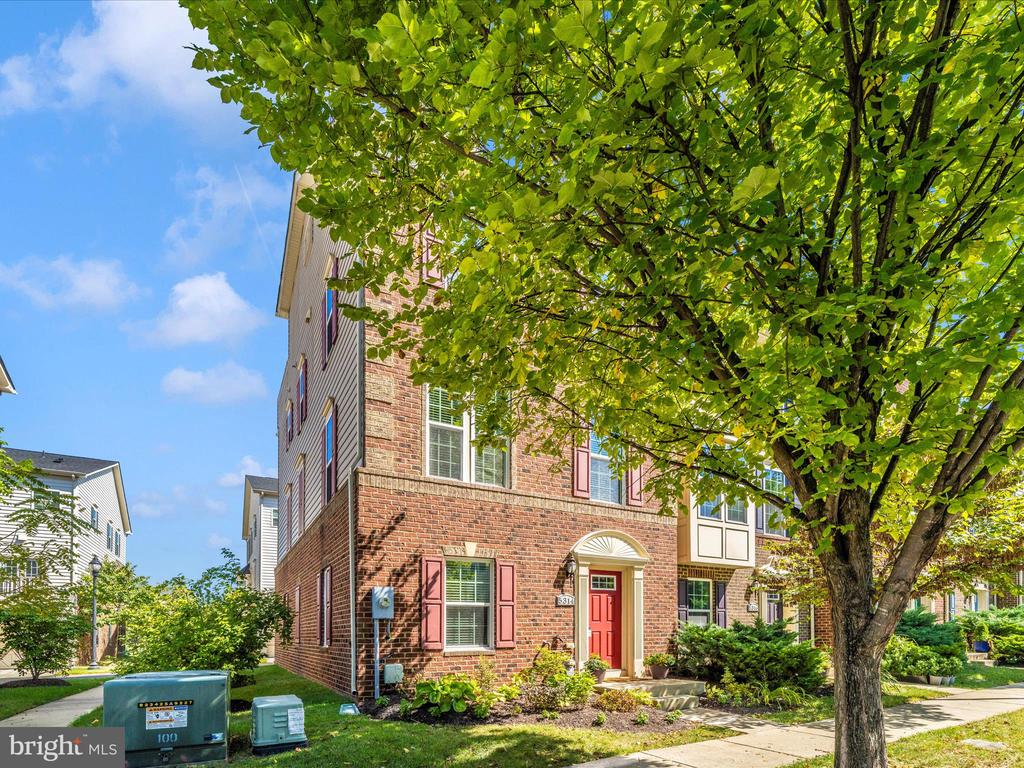 Greenbelt, Maryland, 20770, United States, 3 Bedrooms Bedrooms, ,4 BathroomsBathrooms,Residential,For Sale,2001496