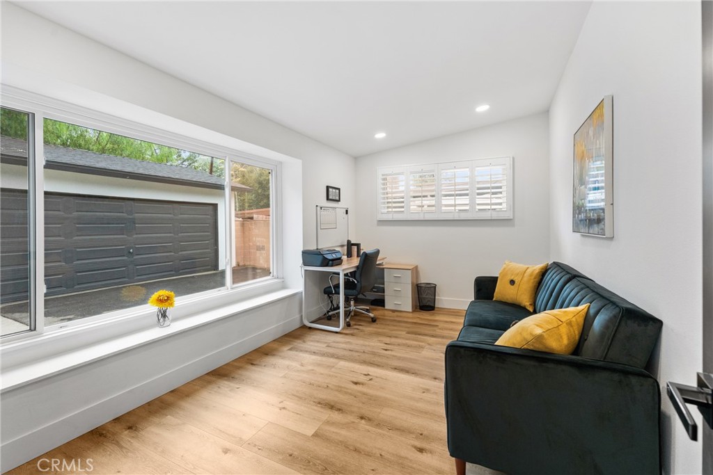 Woodland Hills, California, 91364, United States, 3 Bedrooms Bedrooms, ,2 BathroomsBathrooms,Residential,For Sale,1902441