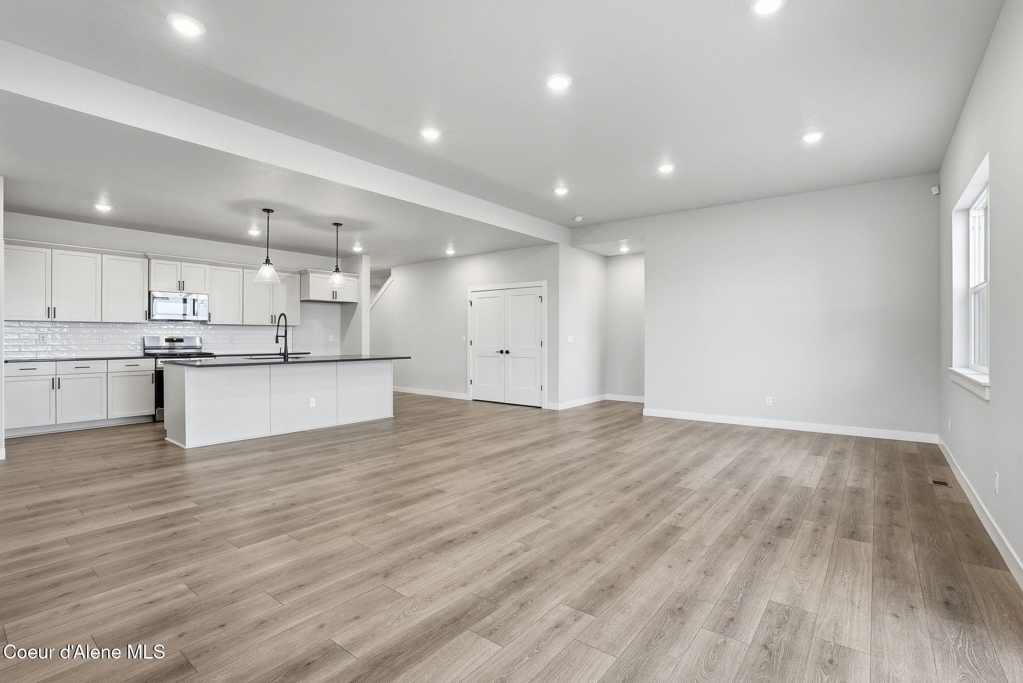 Coeur d'Alene, Idaho, 83815, United States, 4 Bedrooms Bedrooms, ,3 BathroomsBathrooms,Residential,For Sale,2015993