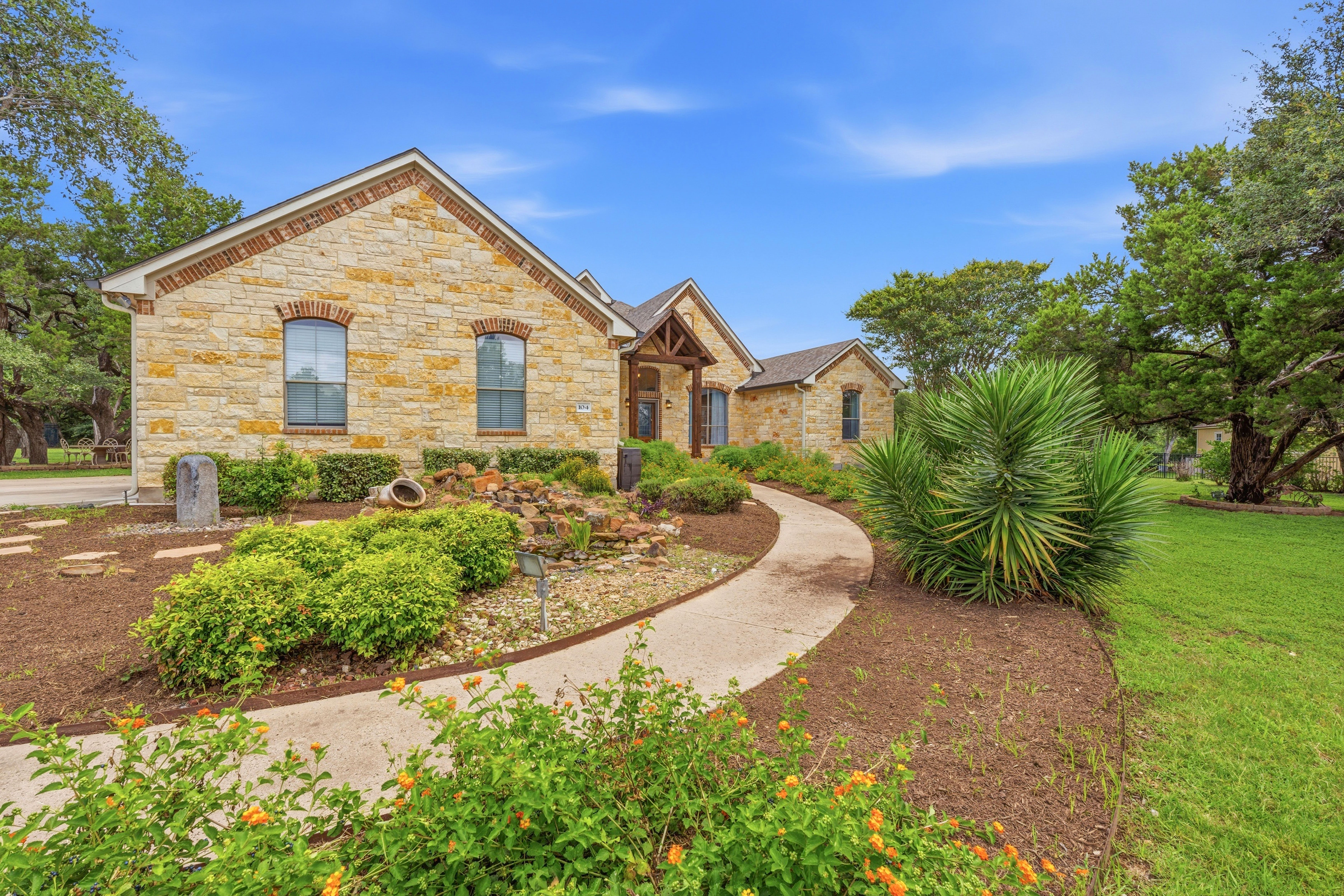  Exceptional Home, Exceptional Setting on 1 Acre - 物件實景