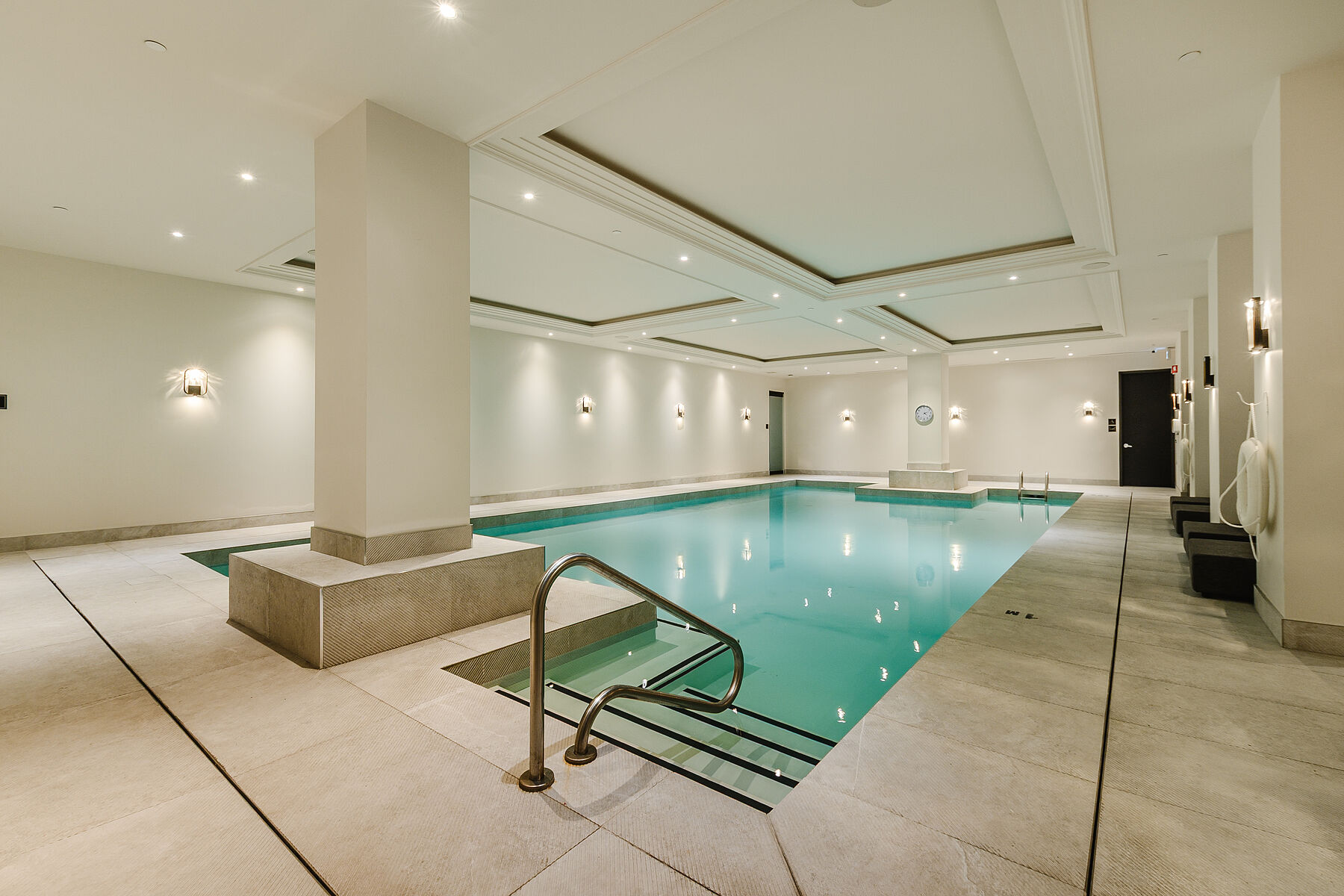  Stunning Custom Condo - 物件實景