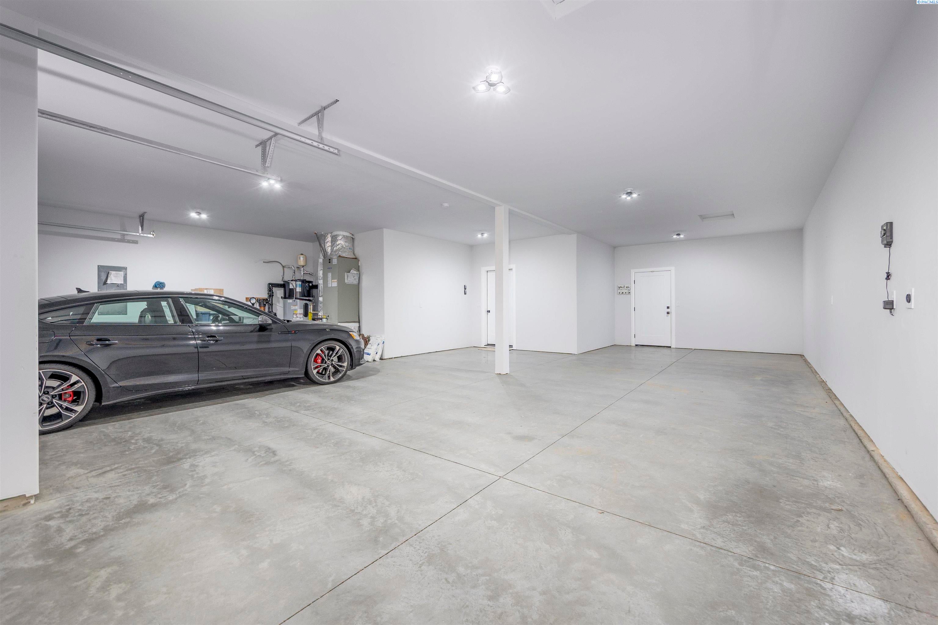 Pasco, Washington, 99301, United States, 4 Bedrooms Bedrooms, ,3 BathroomsBathrooms,Residential,For Sale,2005425