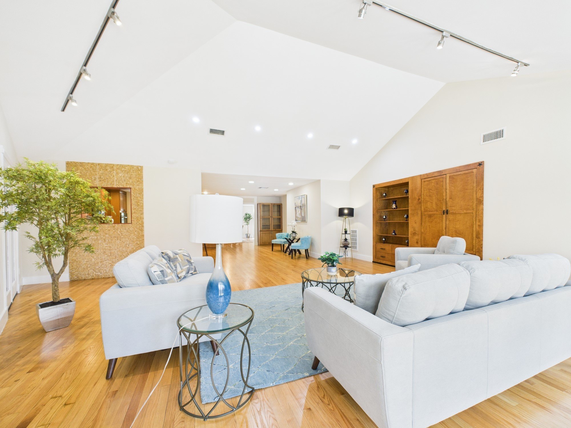 Houston, Texas, 77056, United States, 3 Bedrooms Bedrooms, ,3 BathroomsBathrooms,Residential,For Sale,1984170