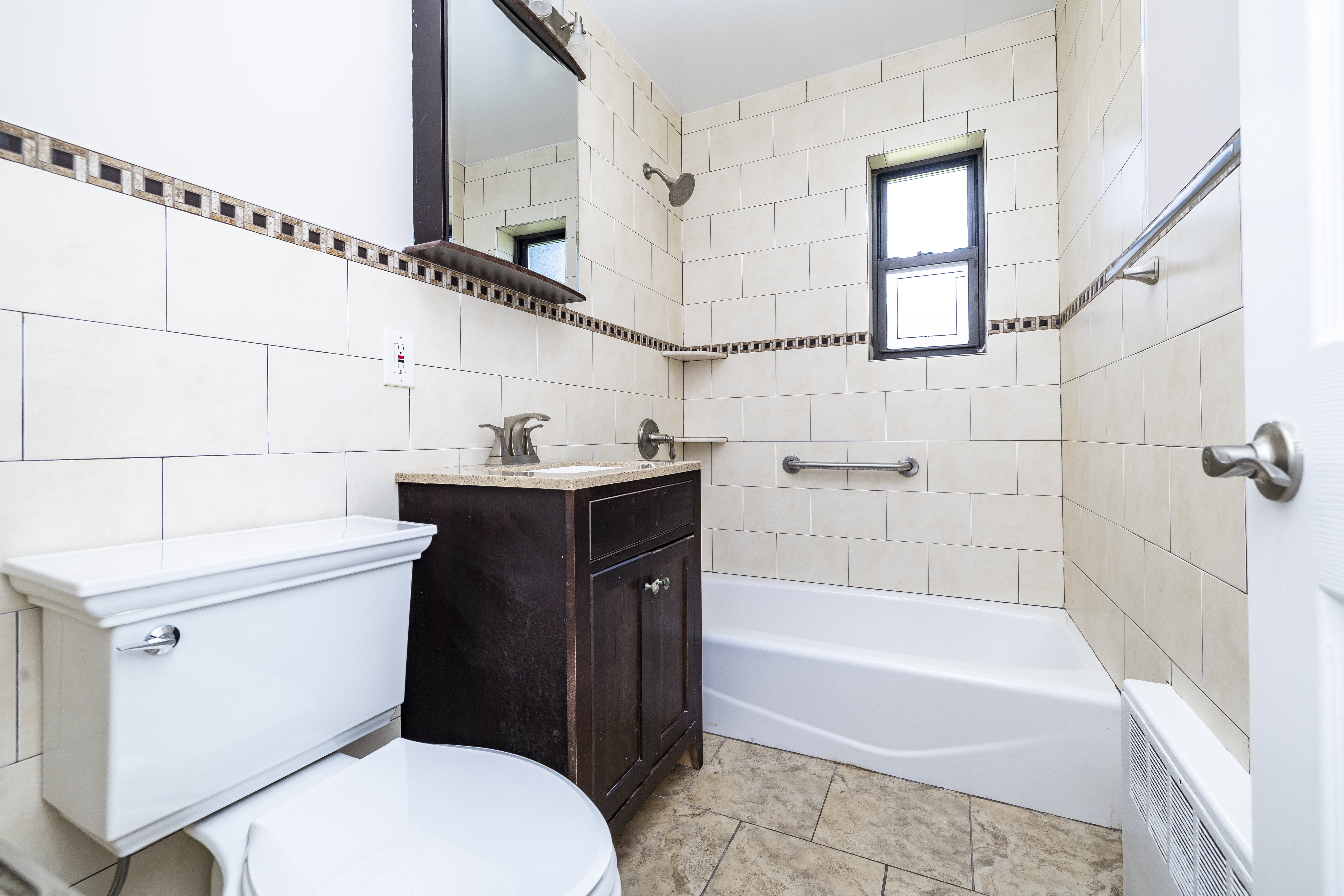  86-29 Shore Parkway, Howard Beach, NY, 11414 - 物件實景