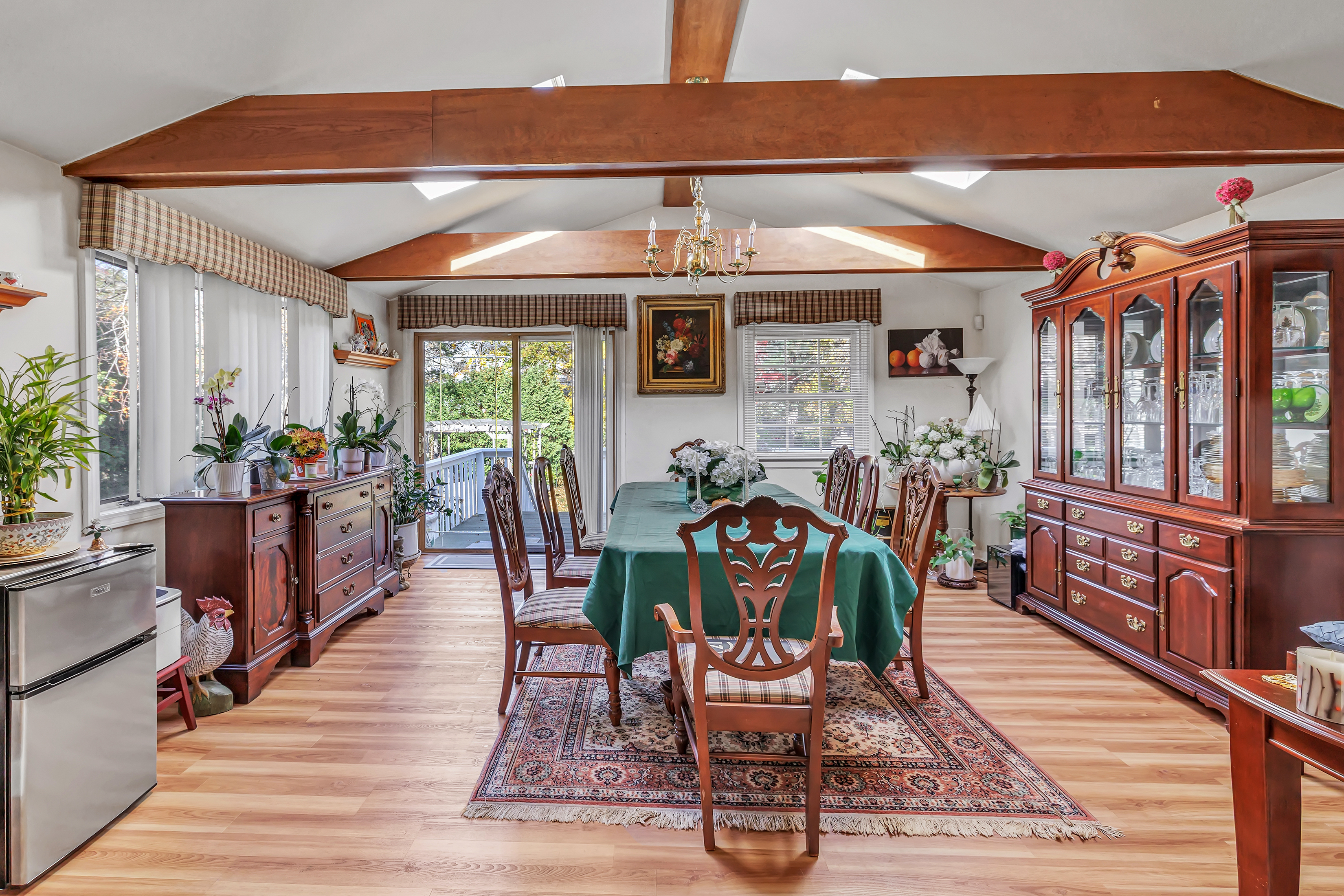 Stratford, Connecticut, 06614, United States, 4 Bedrooms Bedrooms, ,4 BathroomsBathrooms,Residential,For Sale,1996522