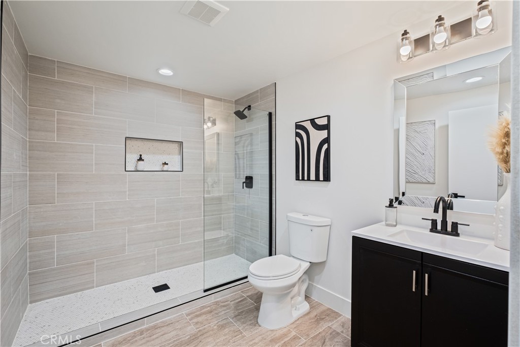 Los Angeles, California, 90018, United States, 6 Bedrooms Bedrooms, ,1 BathroomBathrooms,Residential,For Sale,2001220