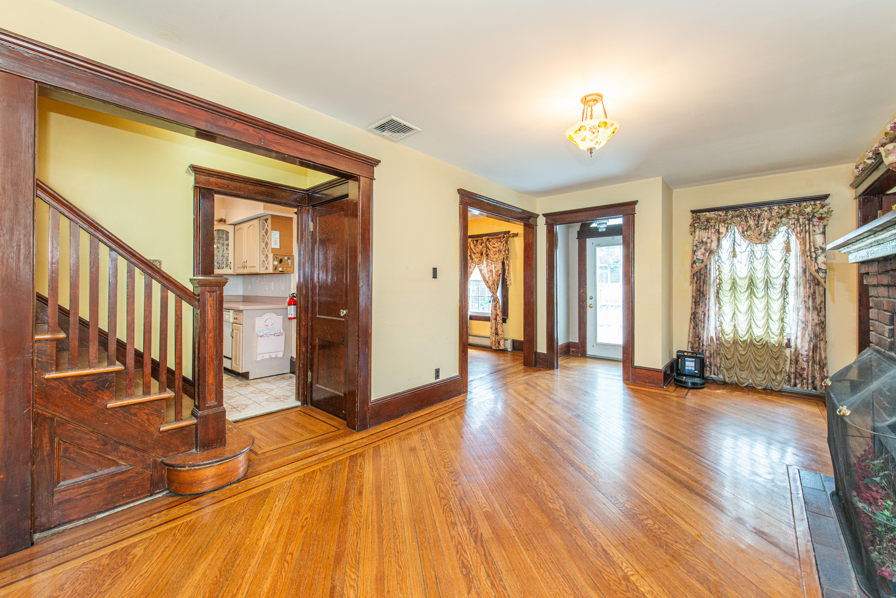 Nutley, New Jersey, 07110, United States, 3 Bedrooms Bedrooms, ,2 BathroomsBathrooms,Residential,For Sale,1935427