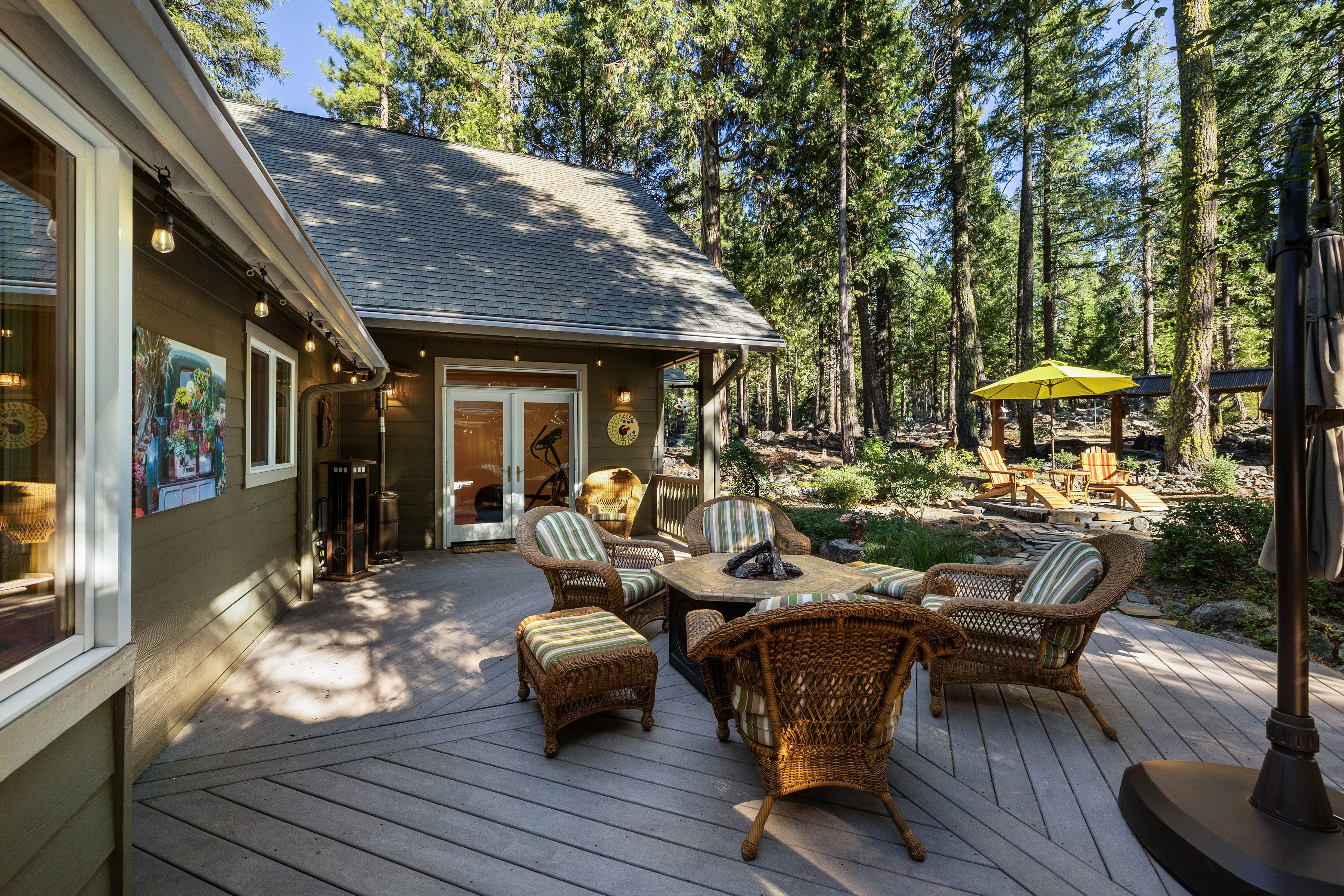  Luxury Mountain Retreat with Guest House on 1 Acre in the Heart of Graeagle - 物件實景