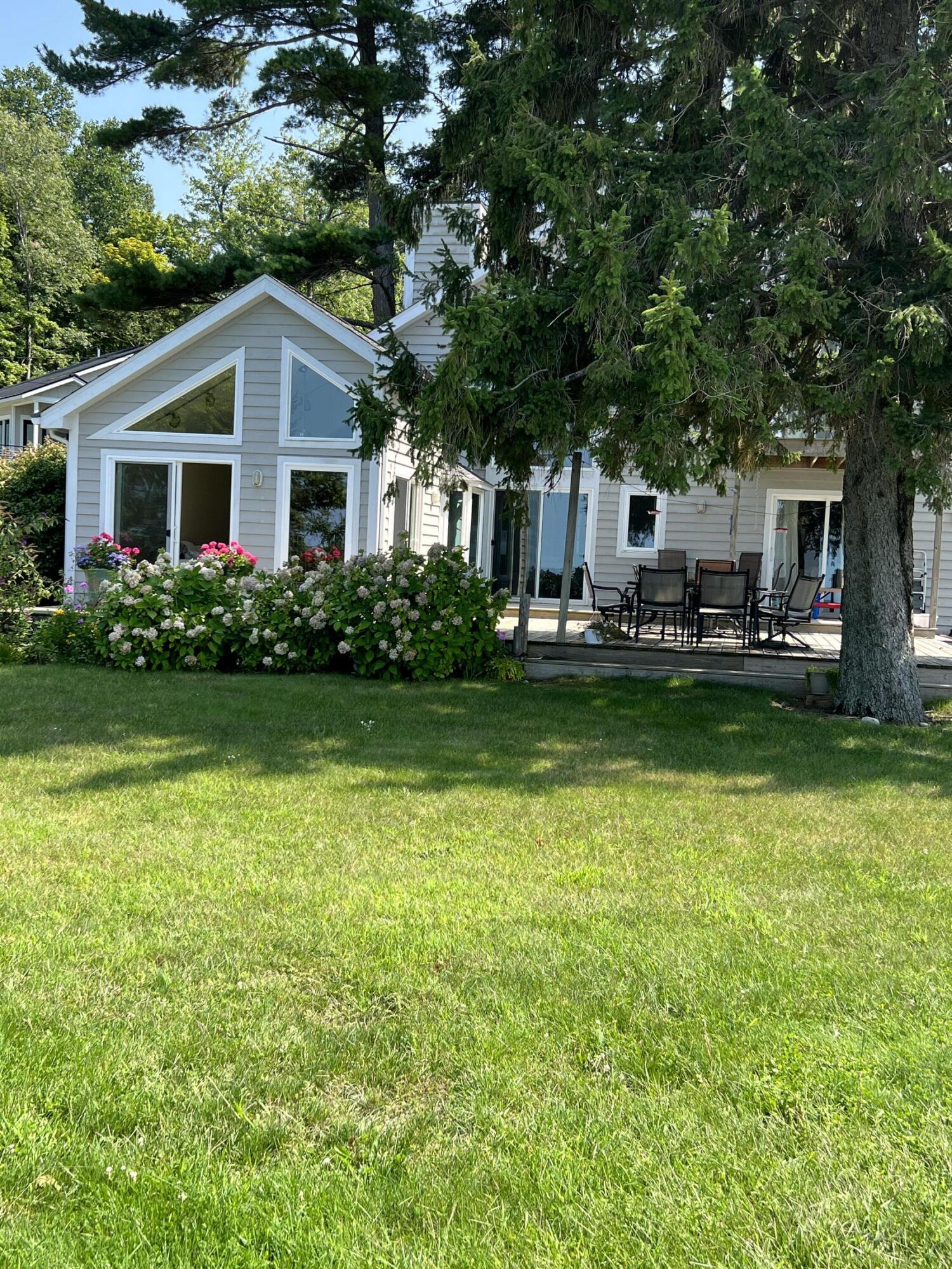 South Haven, Michigan, 49090, United States, 3 Bedrooms Bedrooms, ,4 BathroomsBathrooms,Residential,For Sale,1982825