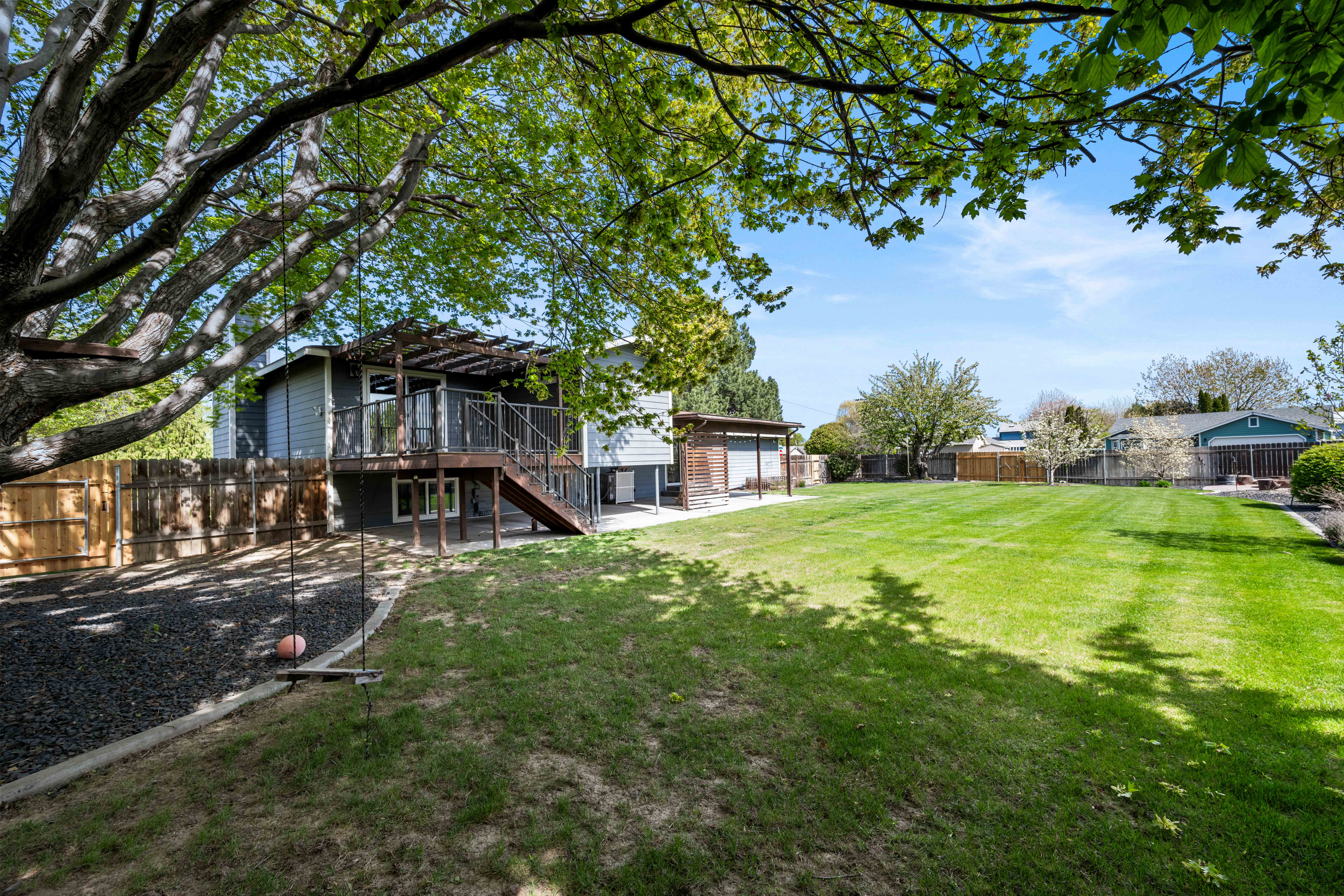  Beautifully Maintained Tri-Level Home - 物件實景