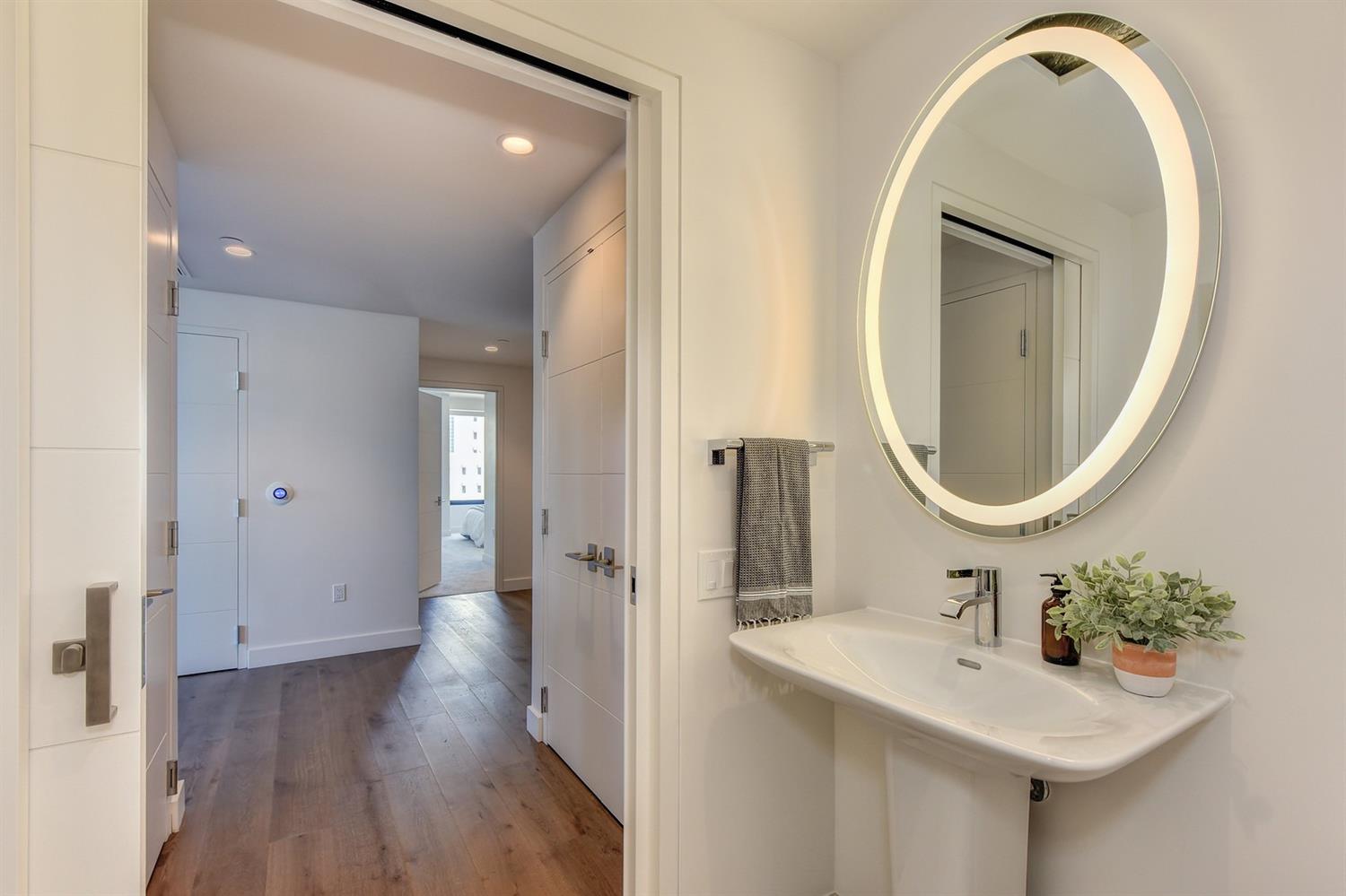 Sacramento, California, 95814, United States, 2 Bedrooms Bedrooms, ,3 BathroomsBathrooms,Residential,For Sale,1905892