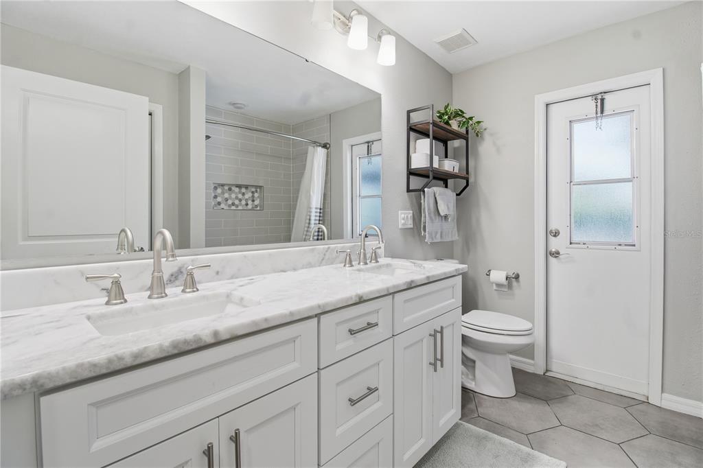 Lakeland, Florida, 33810, United States, 3 Bedrooms Bedrooms, ,2 BathroomsBathrooms,Residential,For Sale,1999879