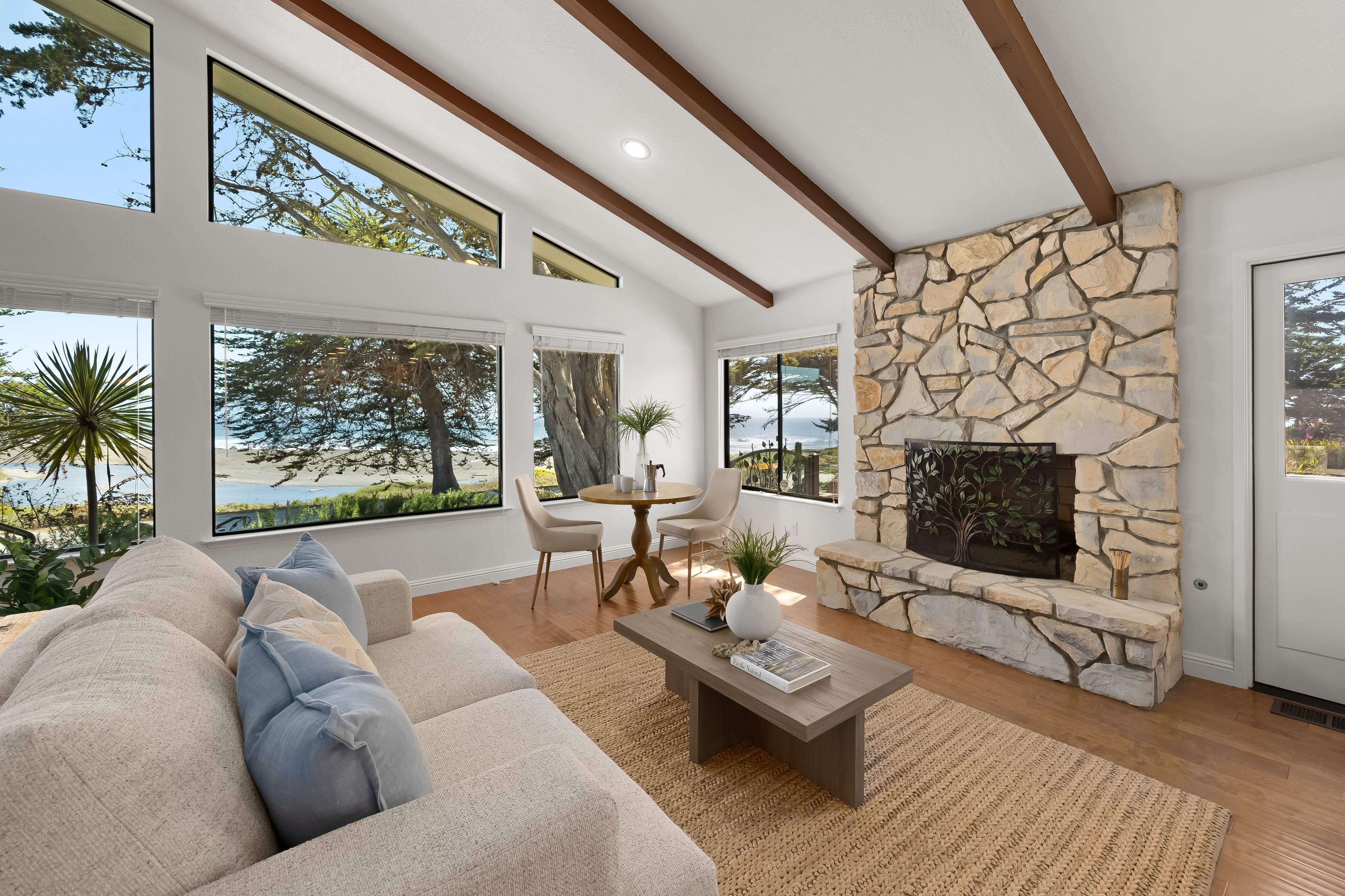  Rare Single-Level Oceanfront Retreat on World-Famous Moonstone Beach - 物件實景