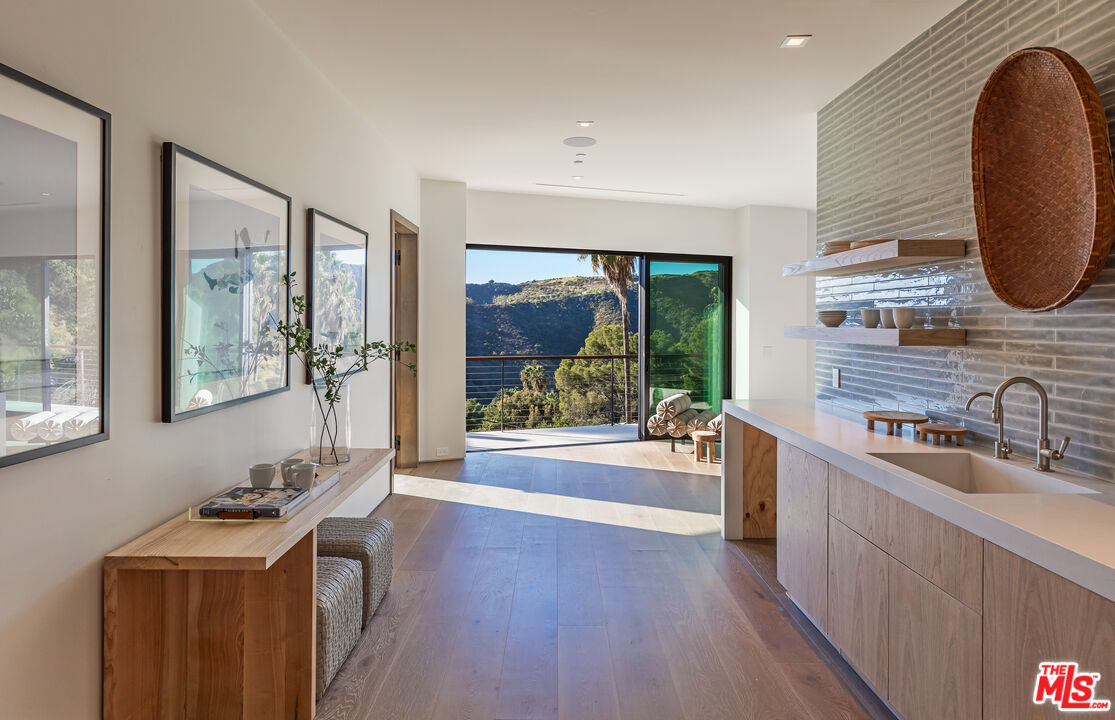 Beverly Hills, California, 90210, United States, 7 Bedrooms Bedrooms, ,11 BathroomsBathrooms,Residential,For Sale,1712391