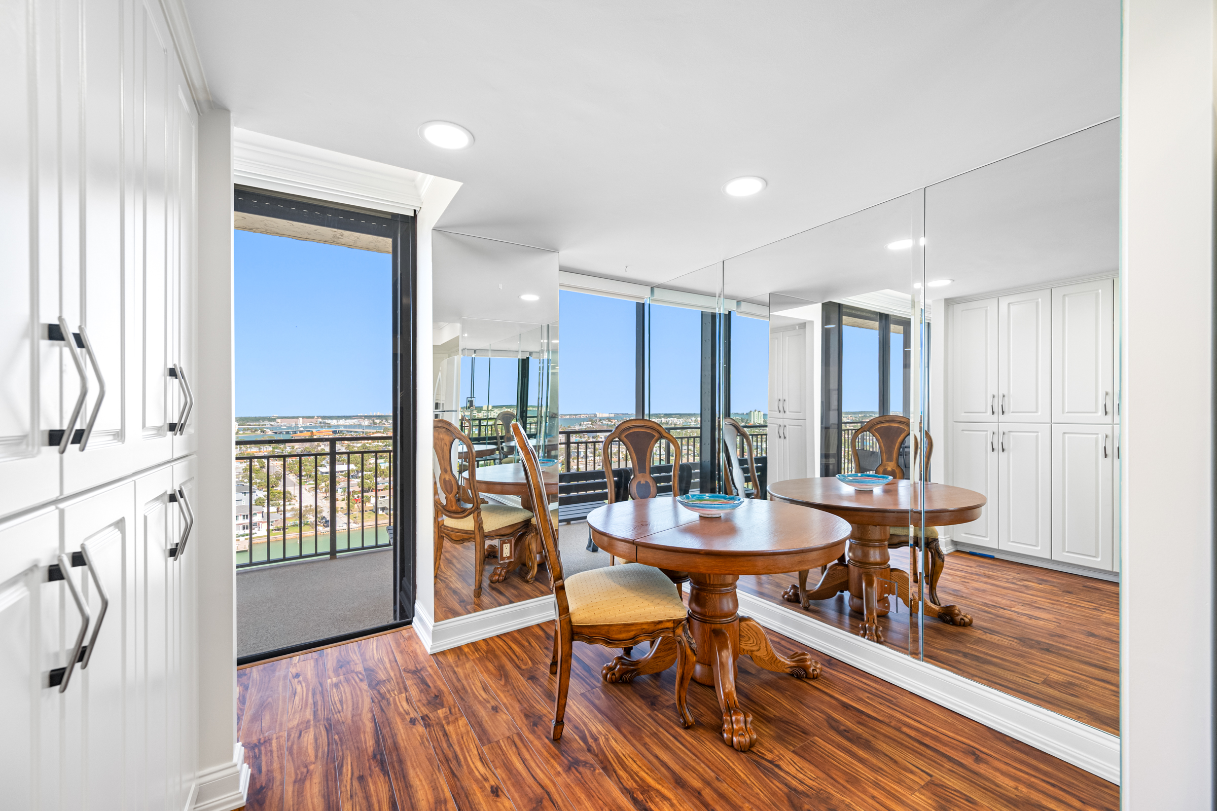 Treasure Island, Florida, 33706, United States, 2 Bedrooms Bedrooms, ,2 BathroomsBathrooms,Residential,For Sale,1998023