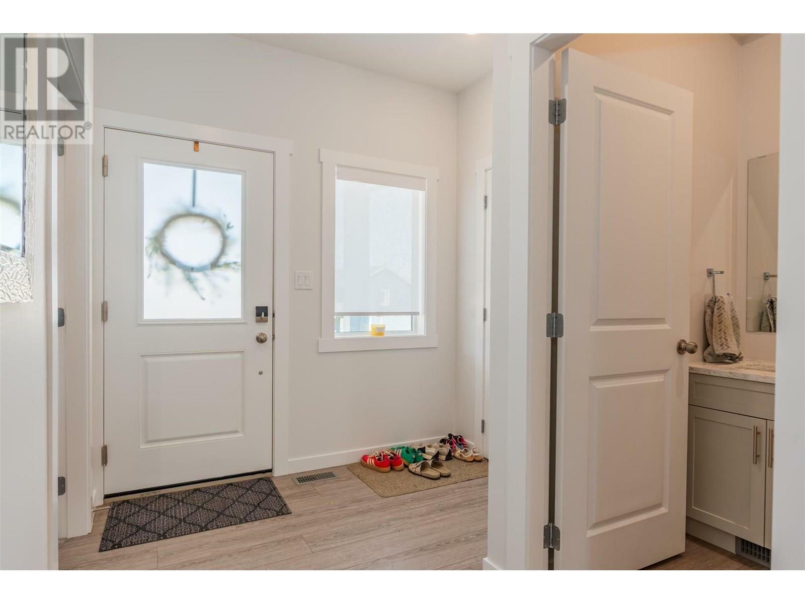 CASTLEGAR, British Columbia, V1N 4X8, CA, 6 Bedrooms Bedrooms, ,3 BathroomsBathrooms,Residential,For Sale,1883021