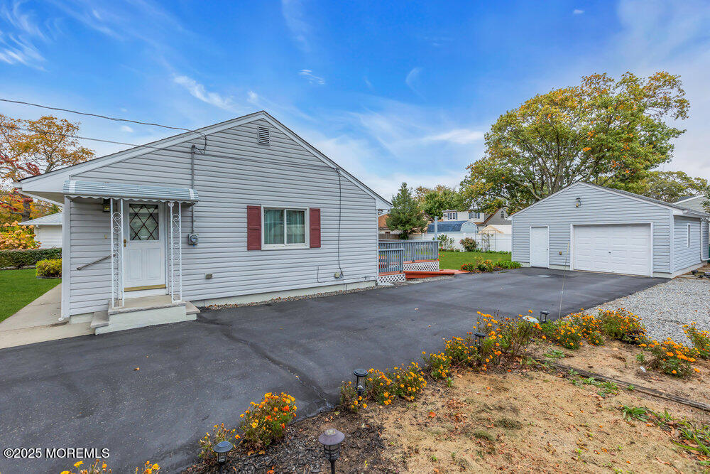 Hazlet, New Jersey, 07734, United States, 4 Bedrooms Bedrooms, ,2 BathroomsBathrooms,Residential,For Sale,1968911