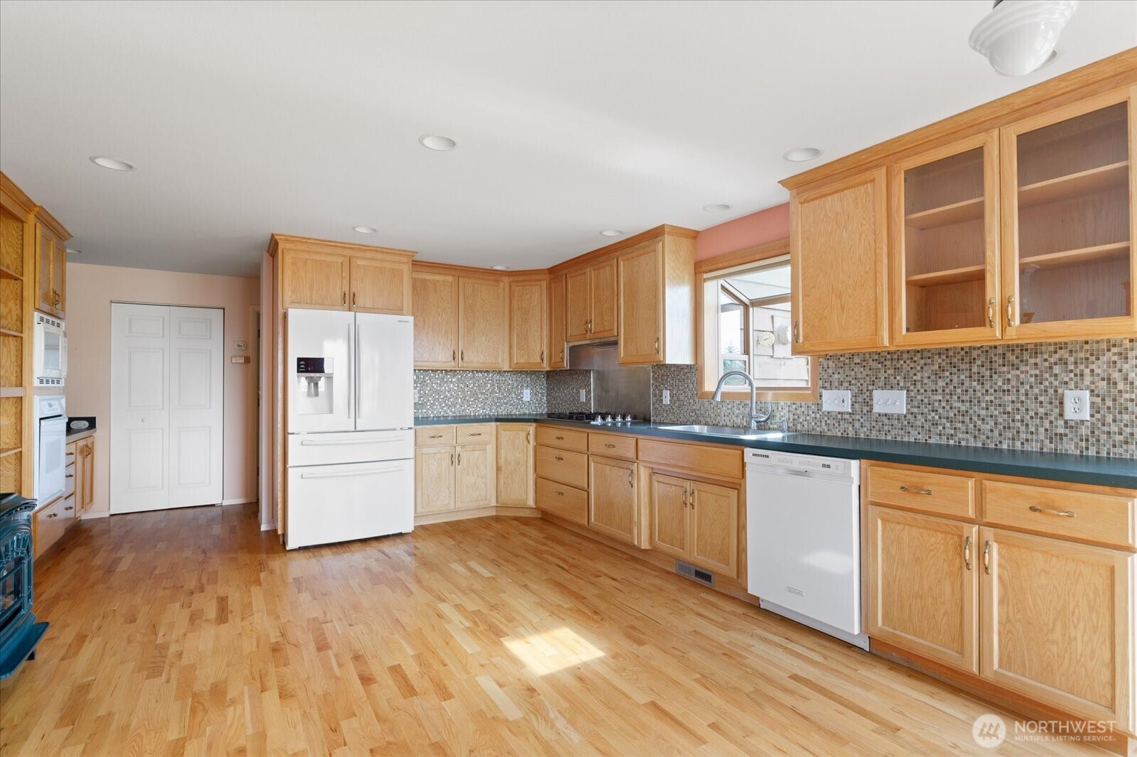 Oak Harbor, Washington, 98277, United States, 3 Bedrooms Bedrooms, ,1 BathroomBathrooms,Residential,For Sale,1868219