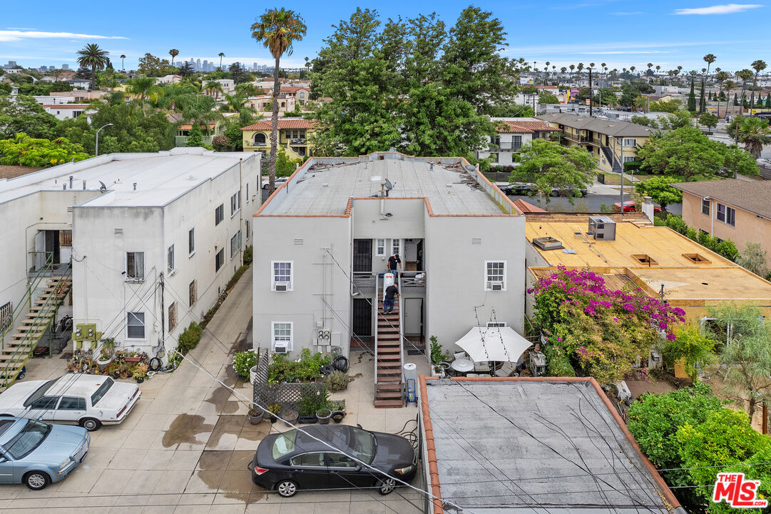 Los Angeles, California, 90019, United States, 6 Bedrooms Bedrooms, ,Residential,For Sale,1908523