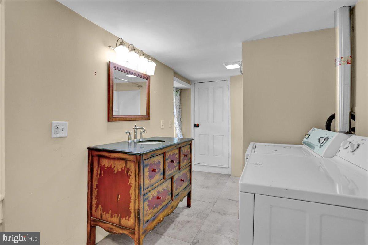 Mohrsville, Pennsylvania, 19541, United States, 4 Bedrooms Bedrooms, ,2 BathroomsBathrooms,Residential,For Sale,1827431