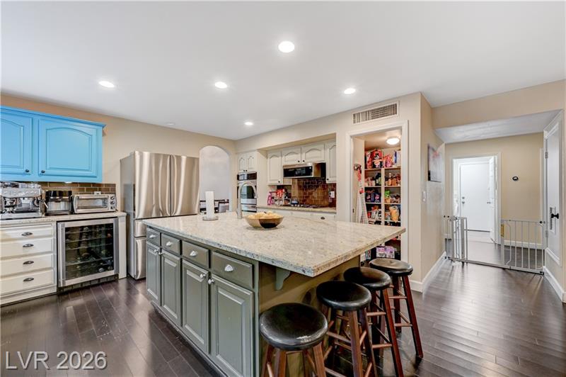 Las Vegas, Nevada, 89117, United States, 4 Bedrooms Bedrooms, ,3 BathroomsBathrooms,Residential,For Sale,2012545