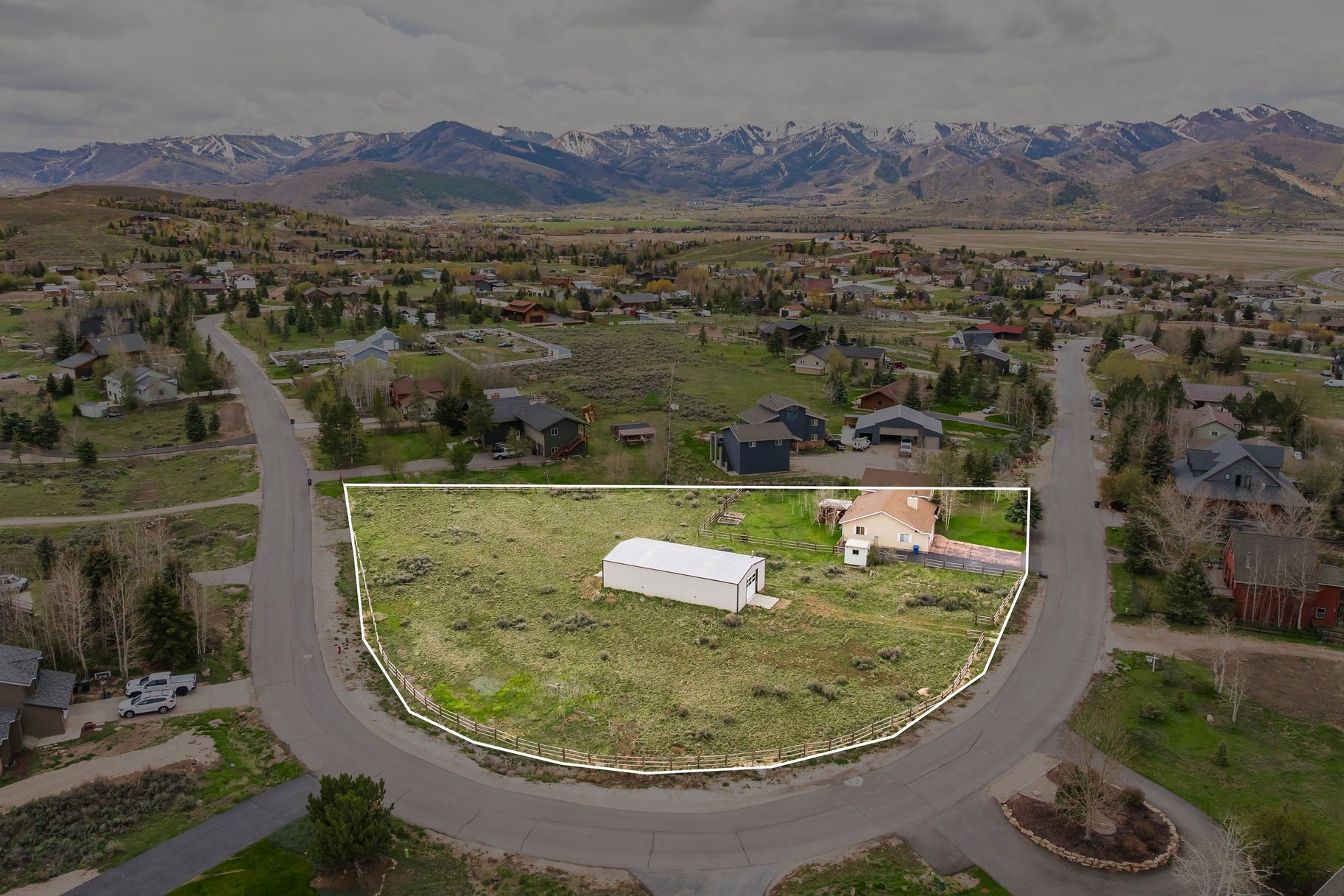  2 Acres  1,800 SF Barn  Minimal HOA  Park City School District — Bring Your V - 物件實景