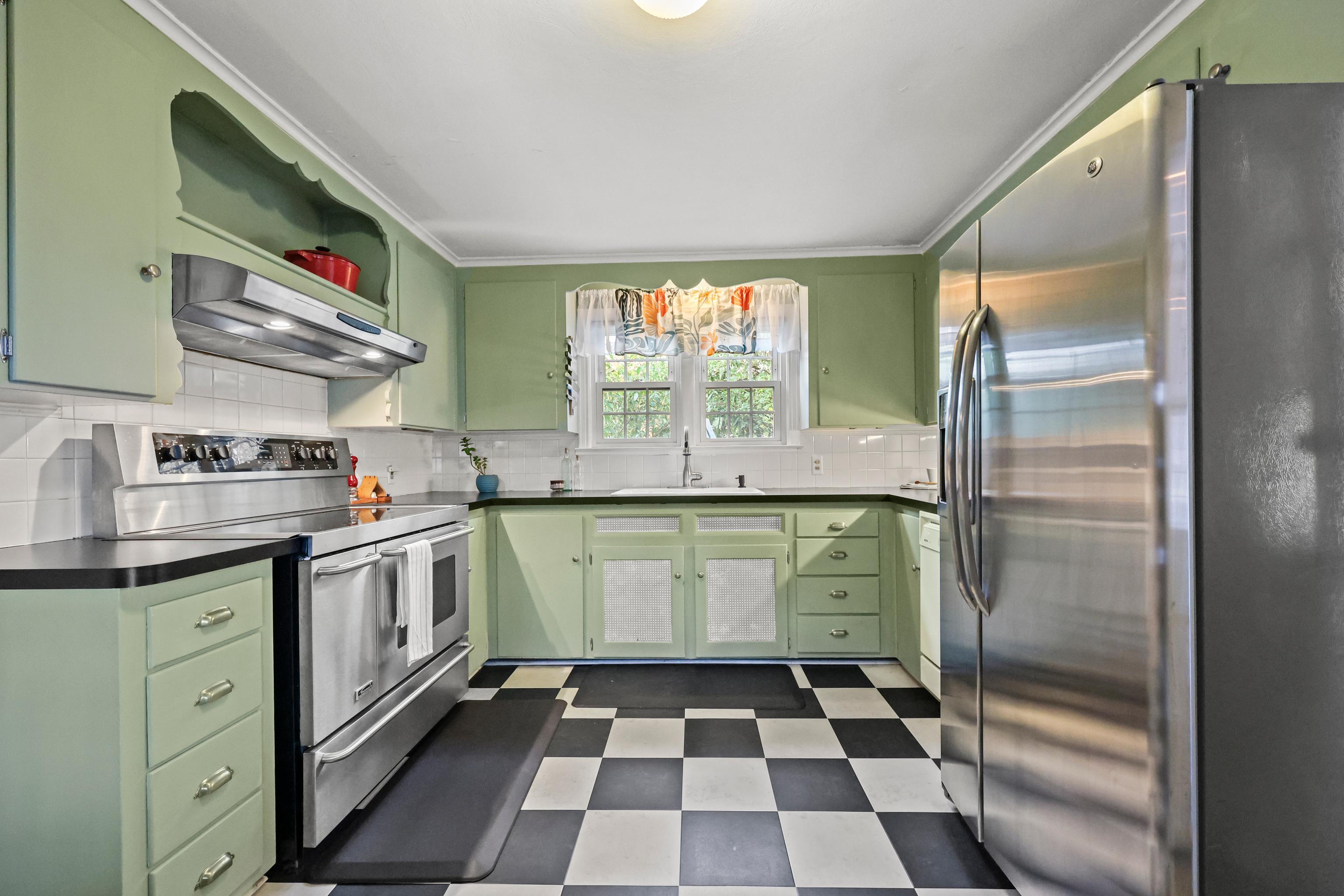 West Hartford, Connecticut, 06110, United States, 4 Bedrooms Bedrooms, ,2 BathroomsBathrooms,Residential,For Sale,1990757