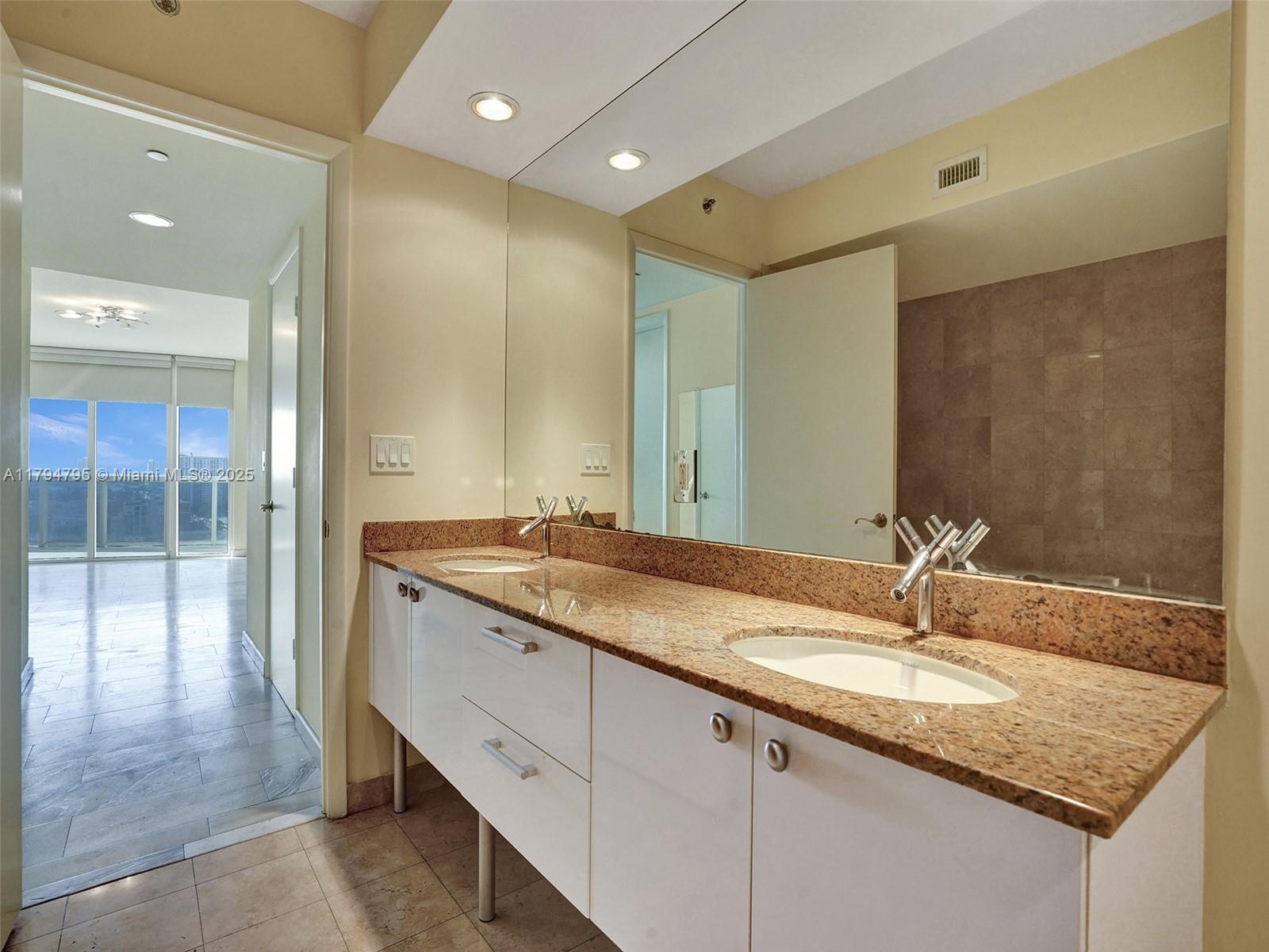Sunny Isles Beach, Florida, 33160, United States, 2 Bedrooms Bedrooms, ,3 BathroomsBathrooms,Residential,For Sale,1794345