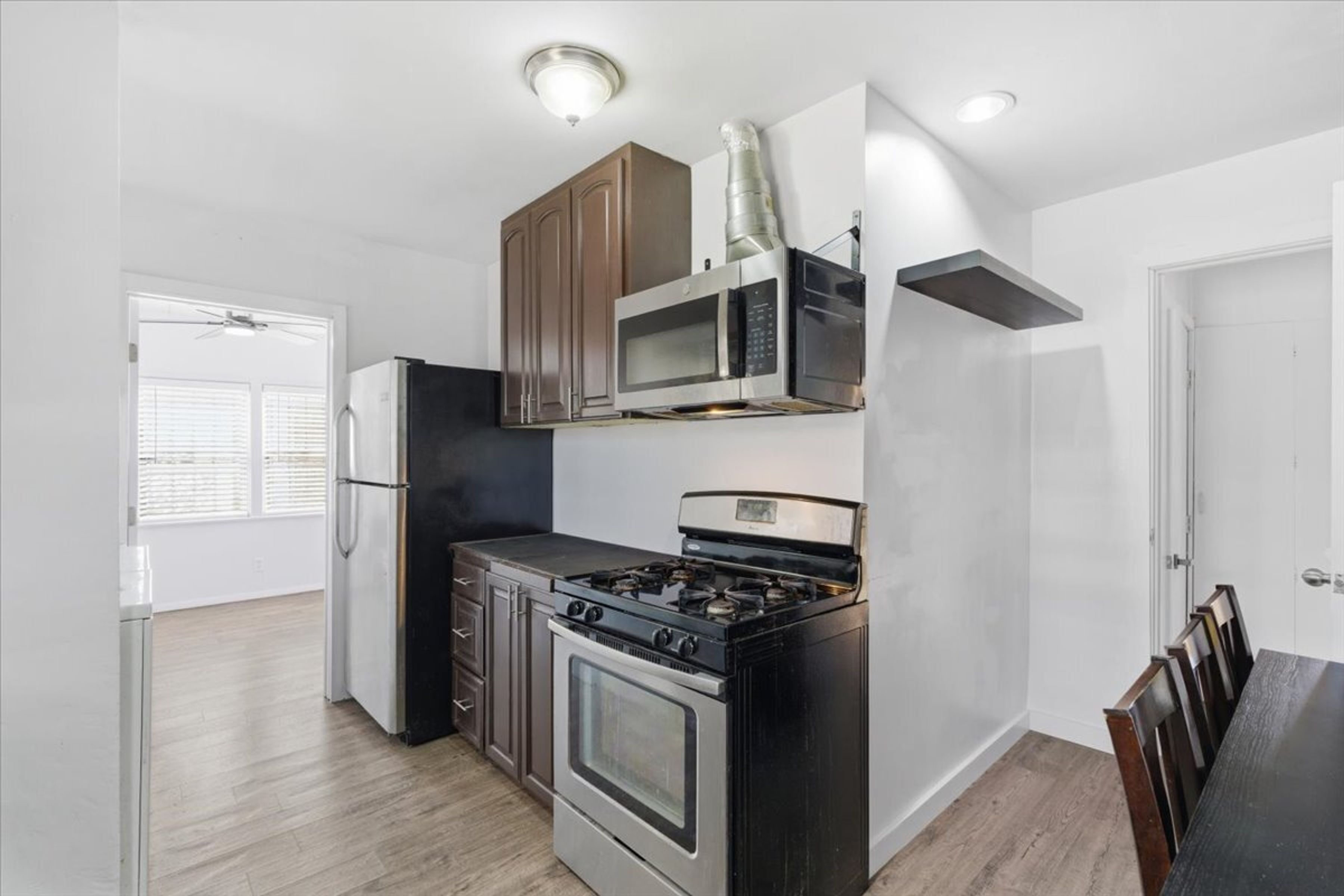  1232 W 74th St - 物件實景