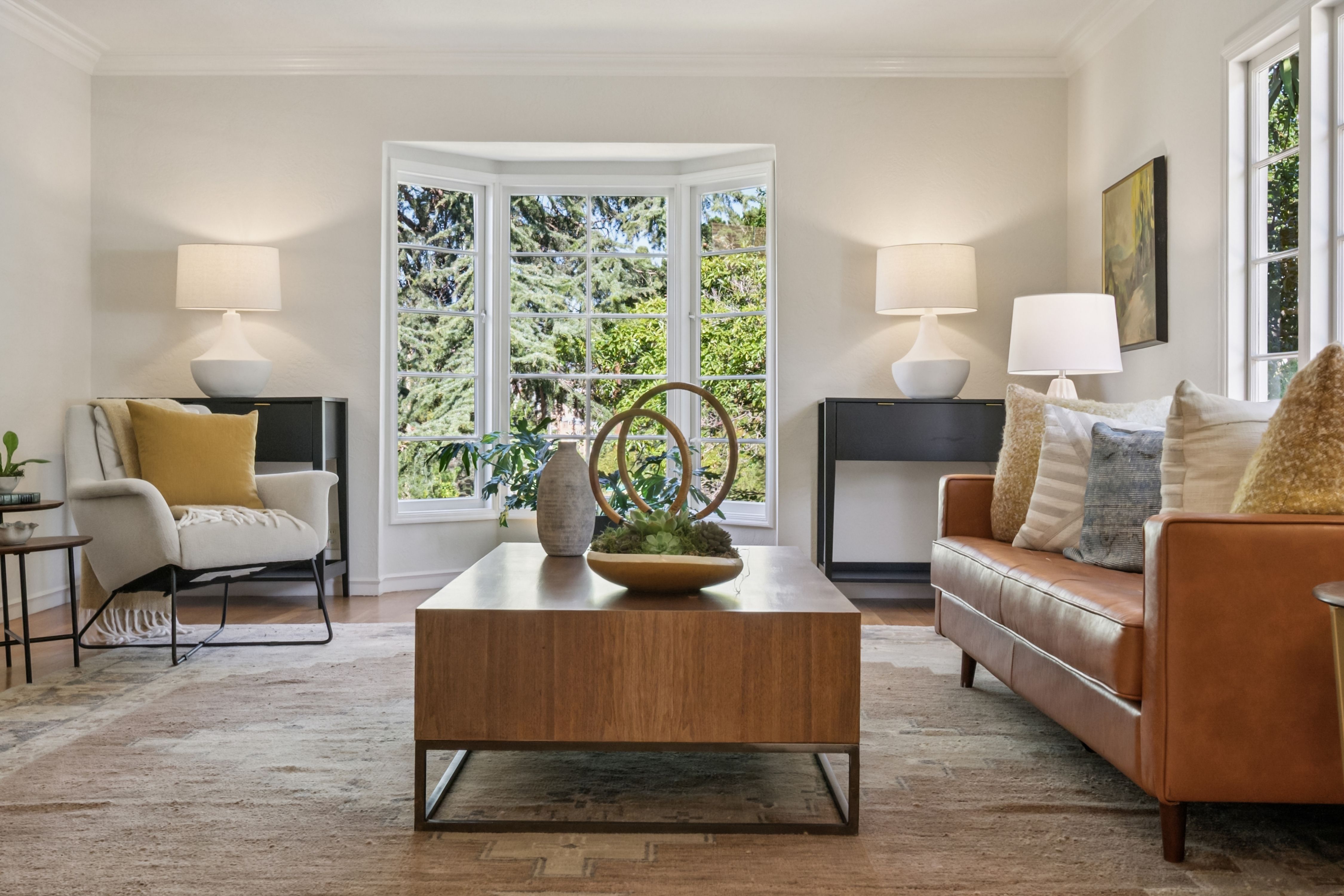  Spacious Corner-Lot Residence Offering Flexible Living Near Lake Merritt - 物件實景