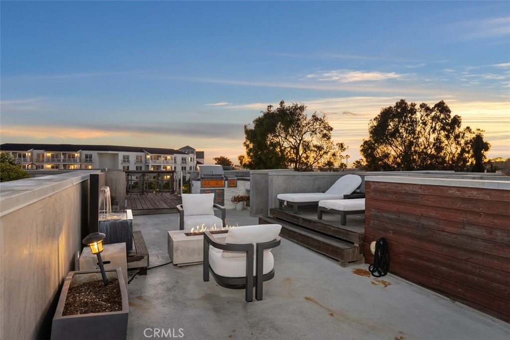 Newport Beach, California, 92663, United States, 2 Bedrooms Bedrooms, ,3 BathroomsBathrooms,Residential,For Sale,1989399