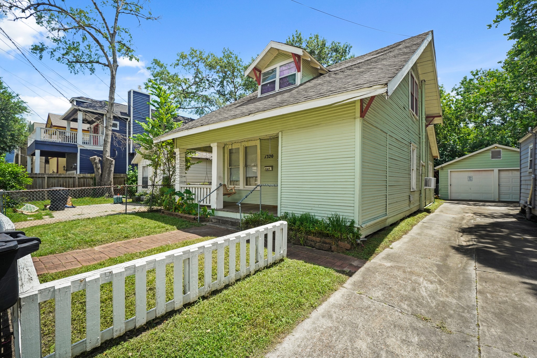 Houston, Texas, 77008, United States, 2 Bedrooms Bedrooms, ,1 BathroomBathrooms,Residential,For Sale,1868340