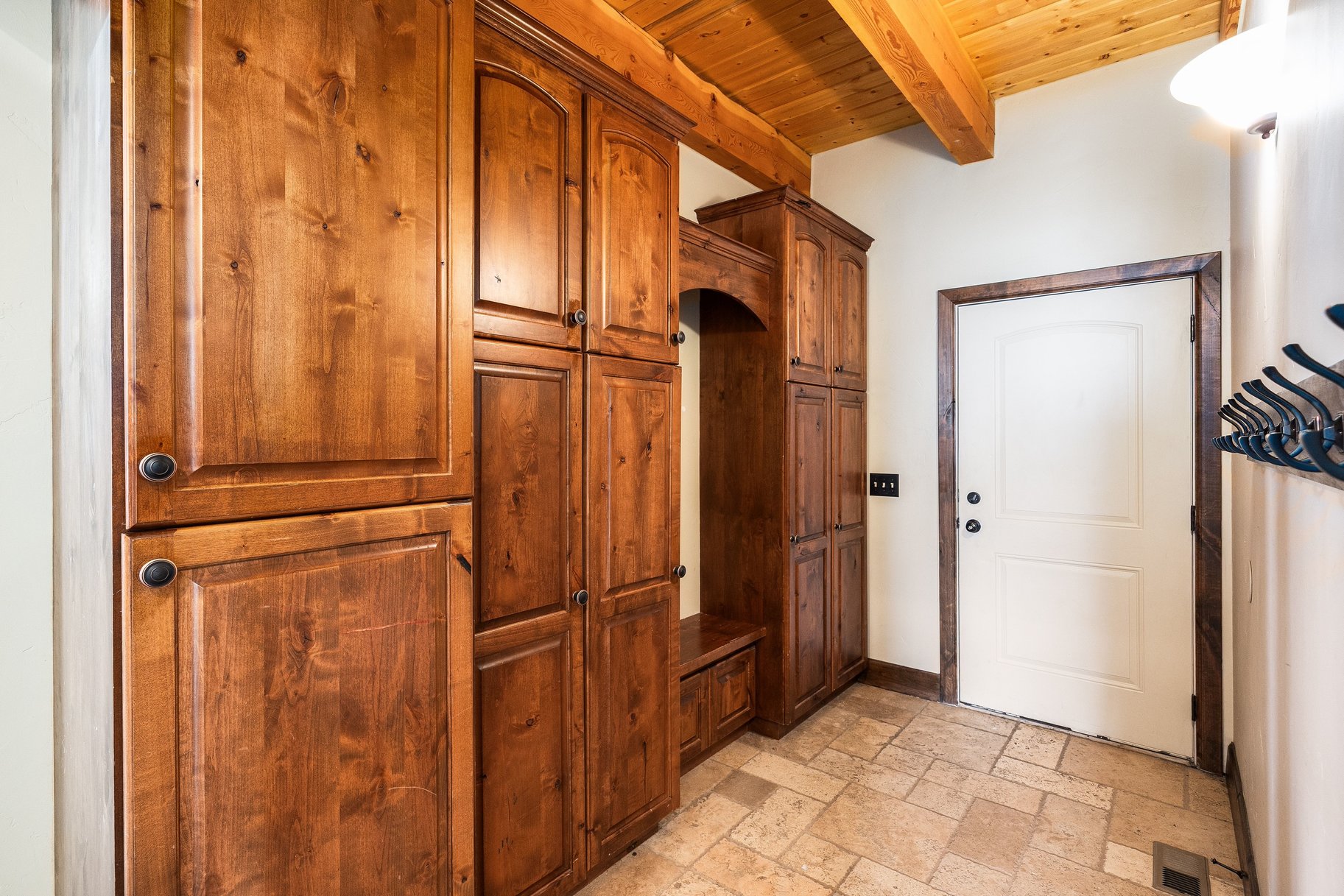  The Ultimate Multi-Generational Mountain Retreat Backing to 500 Acres of Open Sp - 物件實景
