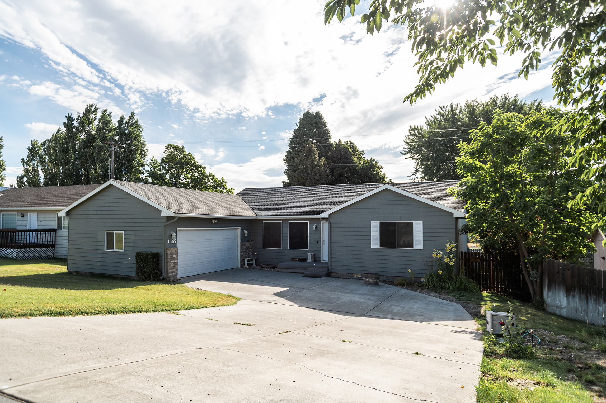  NEWLY UPDATED in Benton City - 物件實景