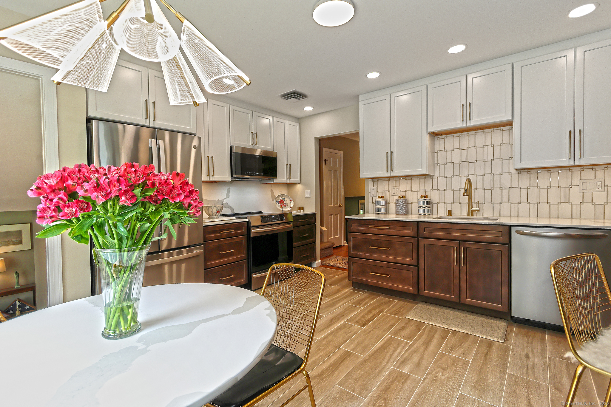 Orange, Connecticut, 06477, United States, 3 Bedrooms Bedrooms, ,3 BathroomsBathrooms,Residential,For Sale,1911286